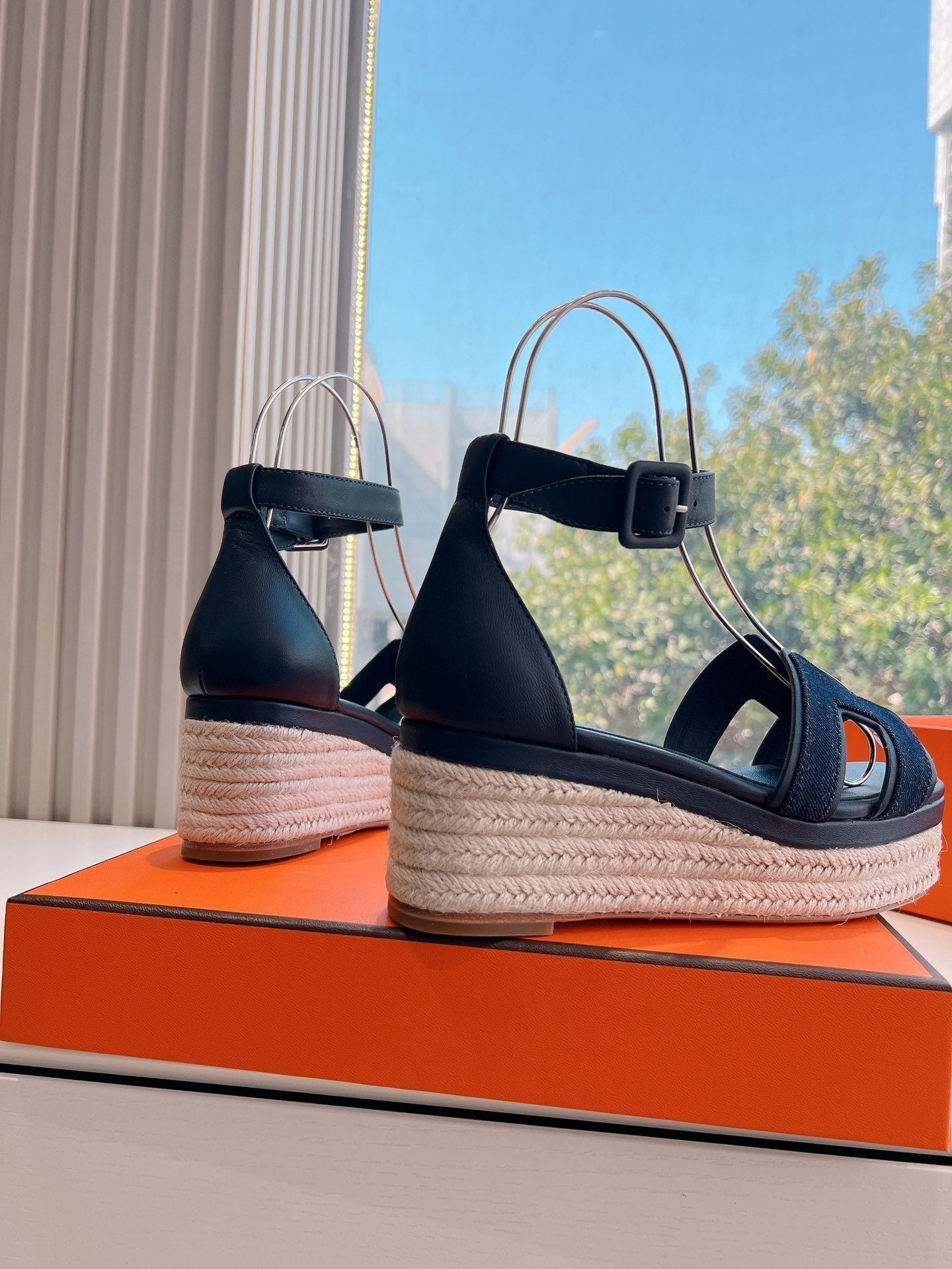 HERMES ELDA ESPADRILLE IN MIDNIGHT BLUE FABRIC AND BLACK CALFSKIN