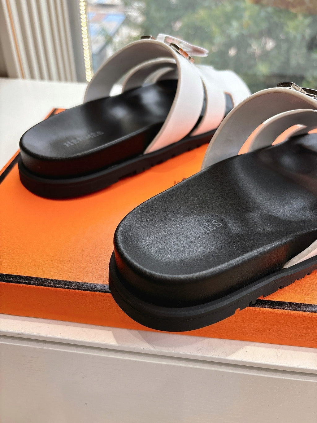 HERMES CHYPRE SANDAL IN WHITE CALFSKIN