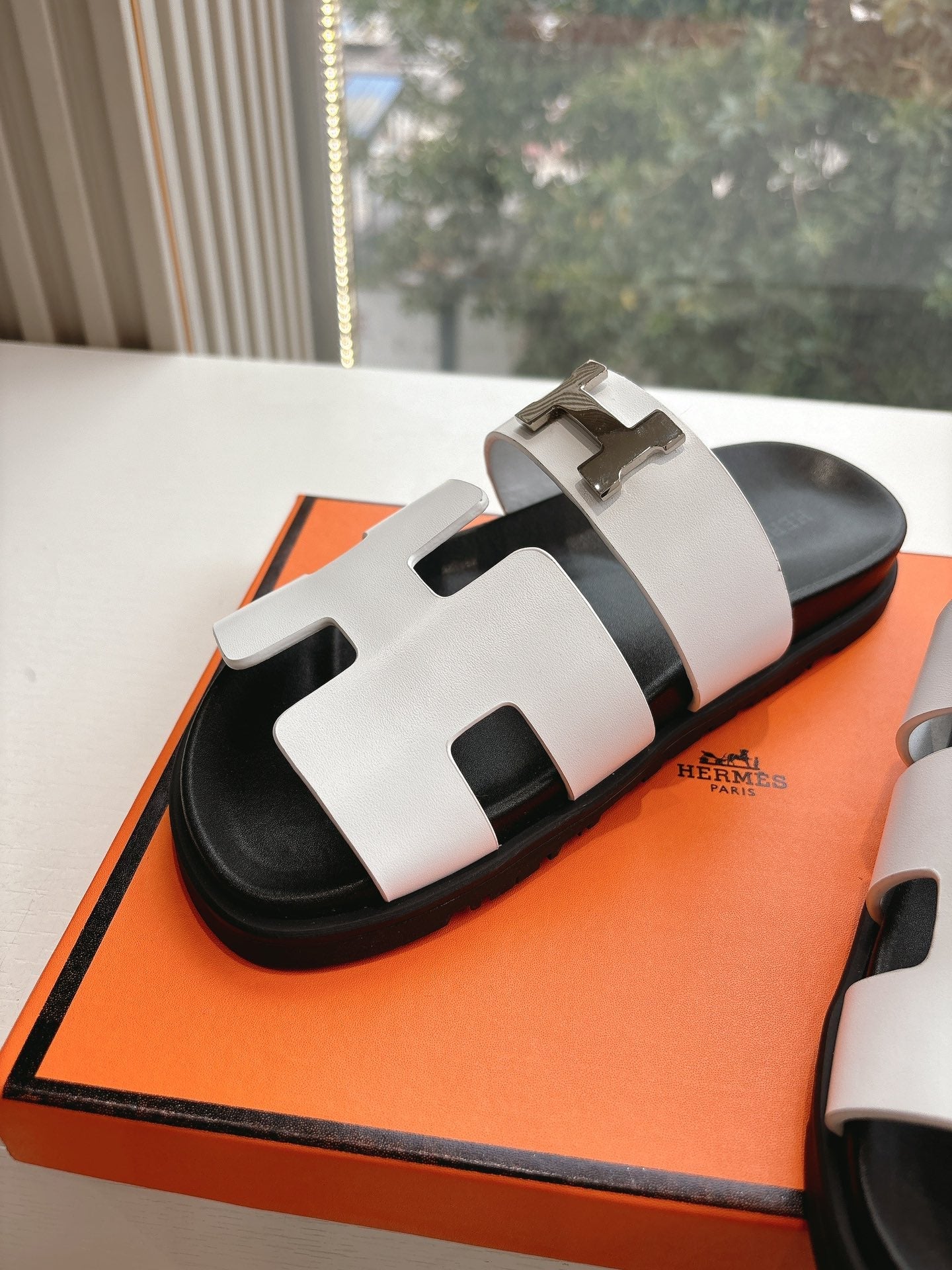 HERMES CHYPRE SANDAL IN WHITE CALFSKIN