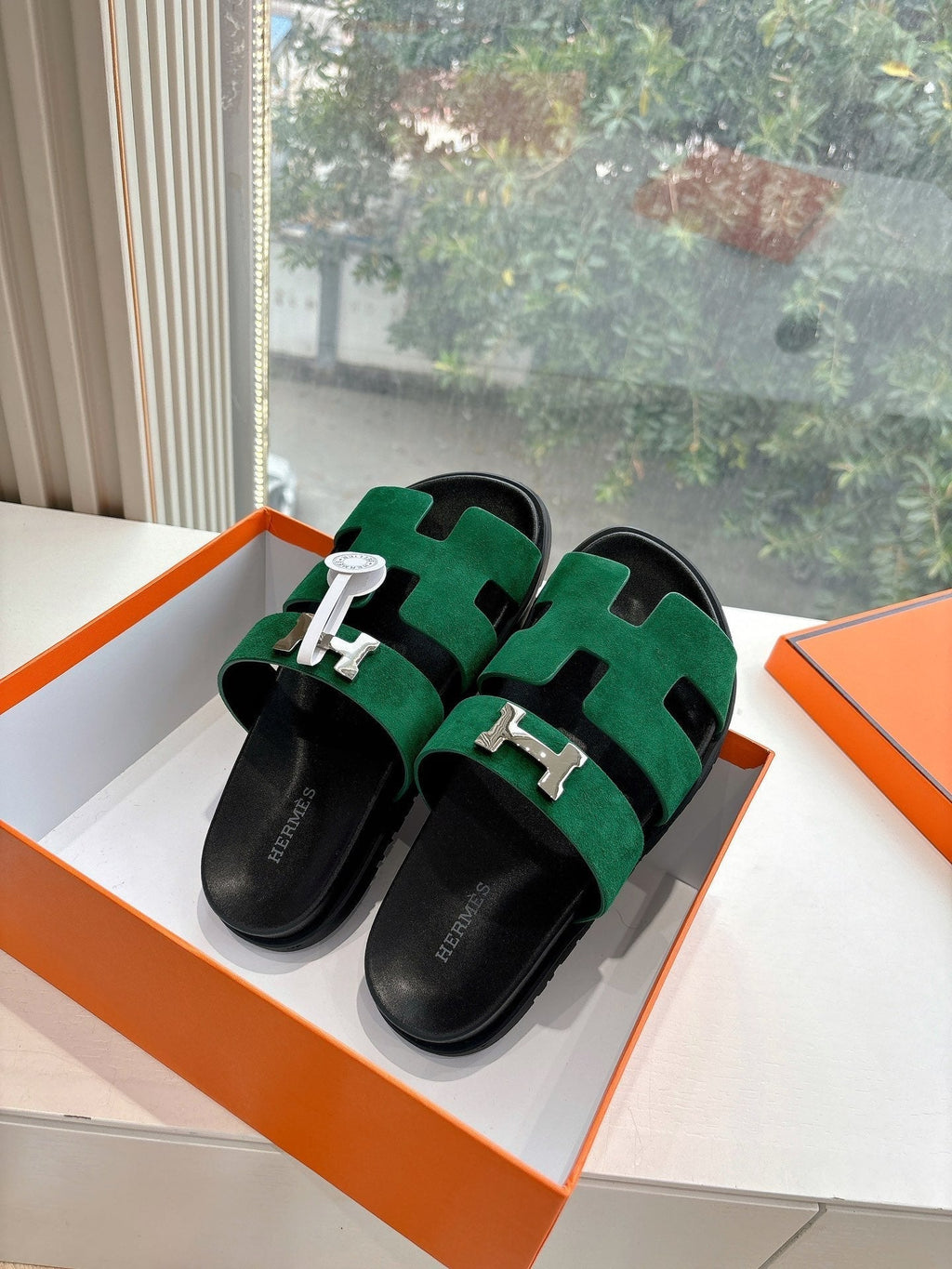 HERMES CHYPRE SANDAL IN PINE GREEN SUEDE