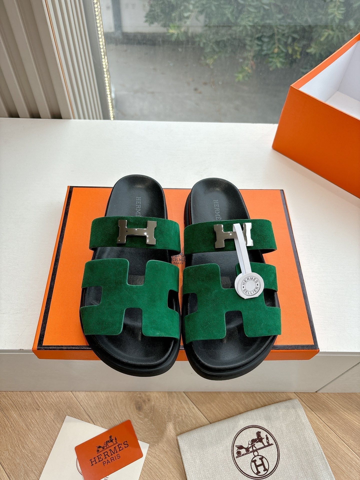 HERMES CHYPRE SANDAL IN PINE GREEN SUEDE