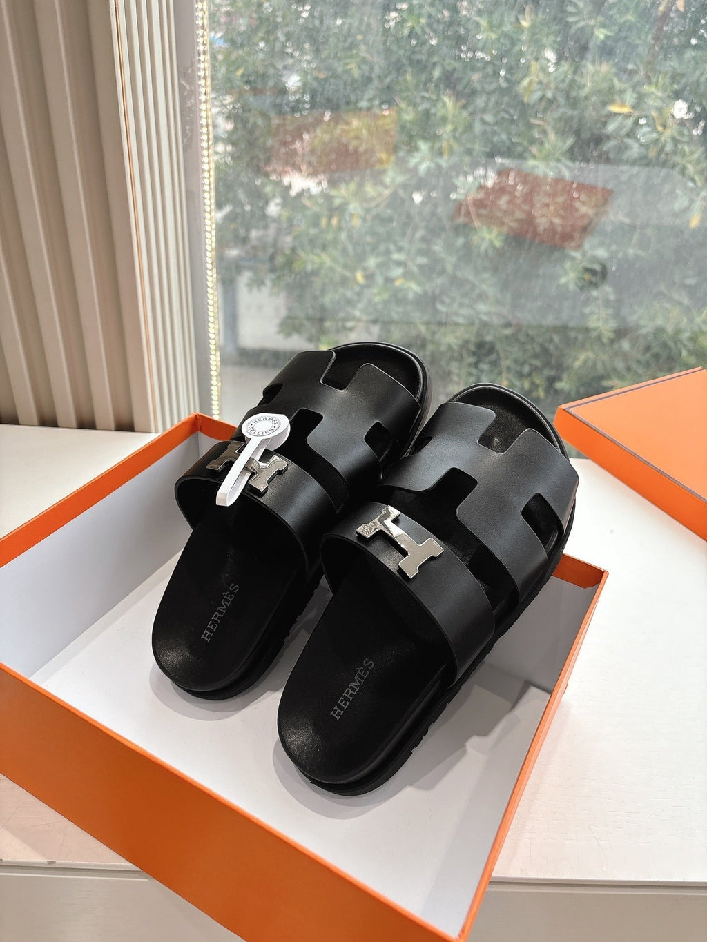 HERMES CHYPRE SANDAL IN BLACK CALFSKIN