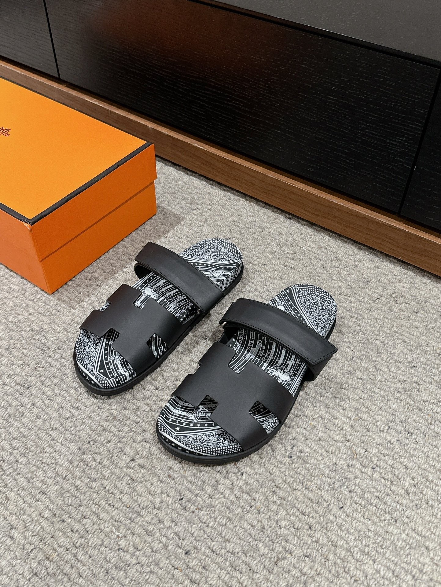HERMES CHYPRE SANDAL BLACK CALFSKIN UNIQUE