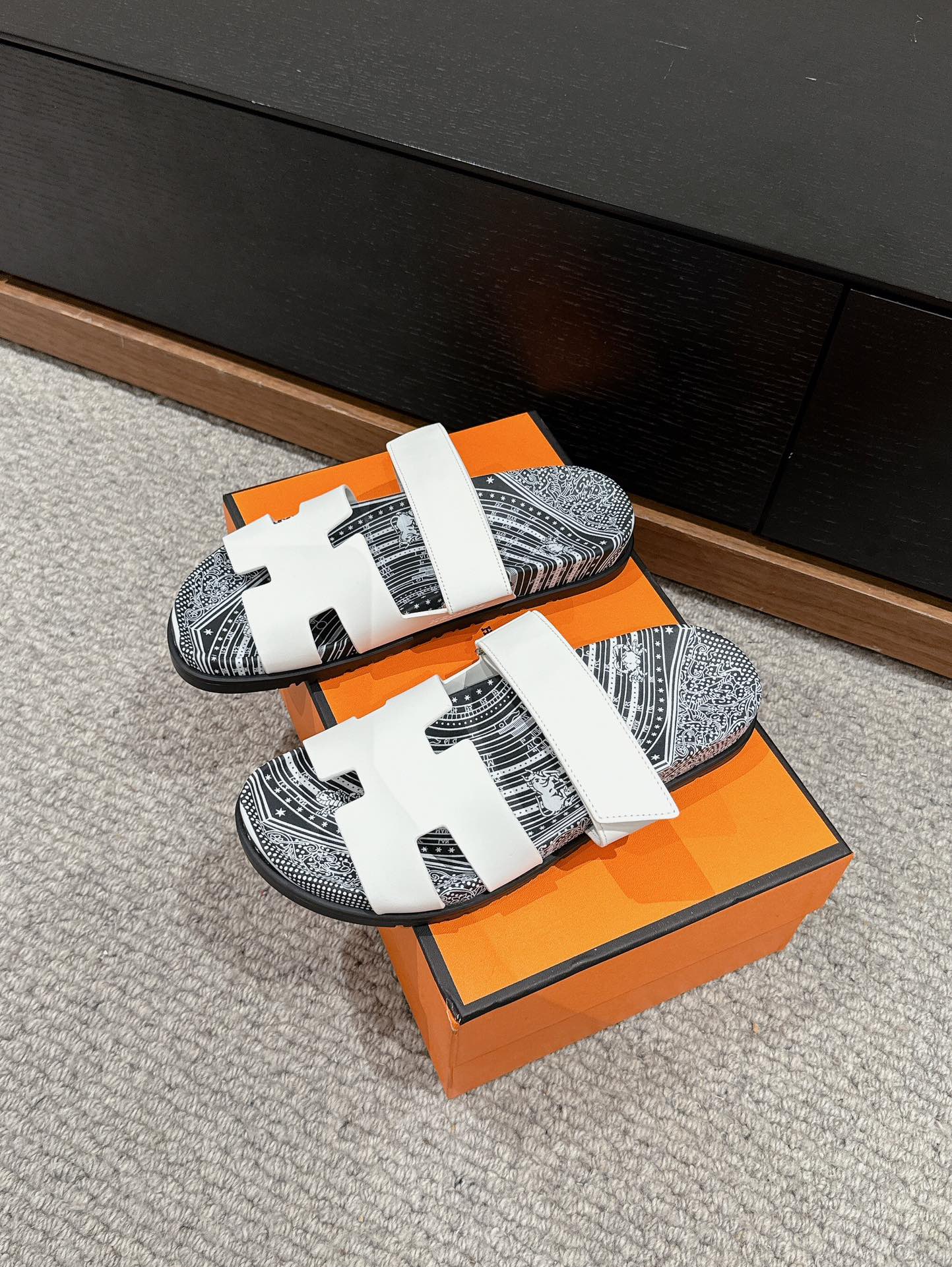 HERMES CHYPRE SANDAL WHITE CALFSKIN UNIQUE