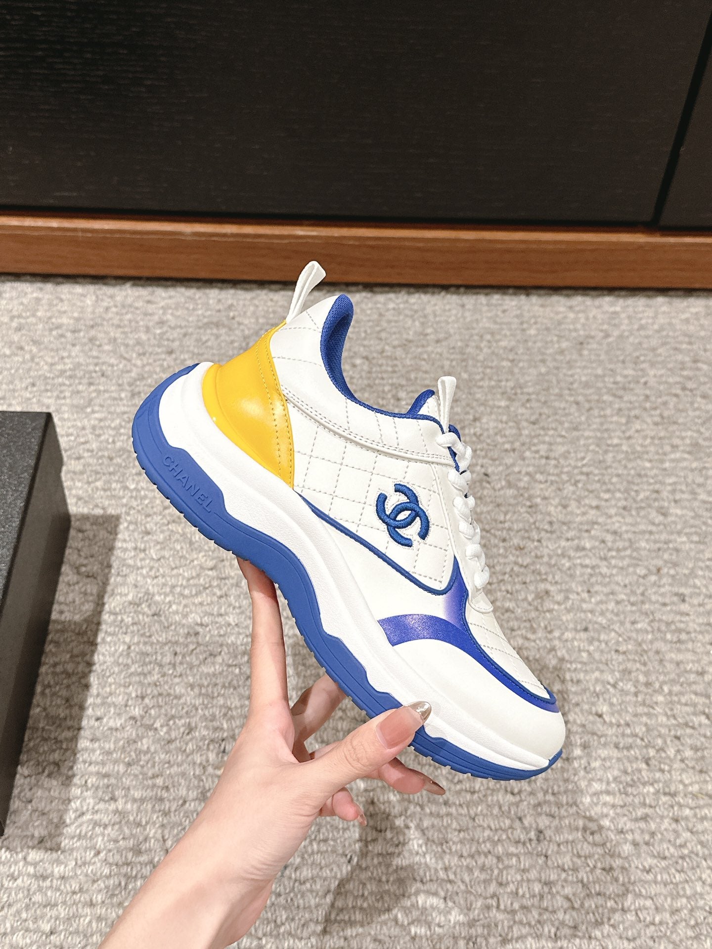 CHANEL CLASSIC SNEAKER IN WHITE MIX COBALT BLUE LAMBSKIN
