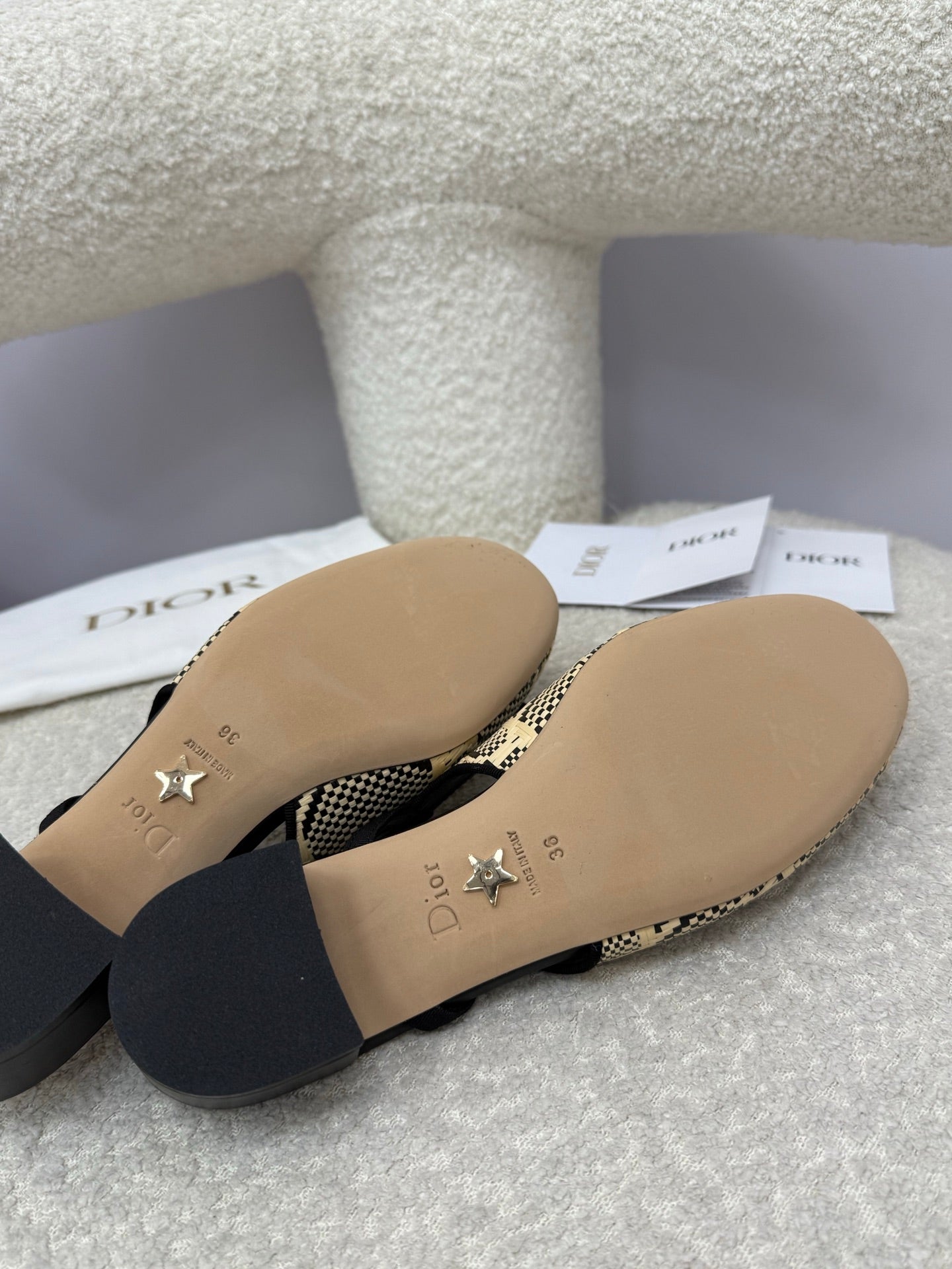 DIOR HIGH SLINGBACK 30 MM 25S IN BLACK AND BEIGE RAFFIA WITH PEARL