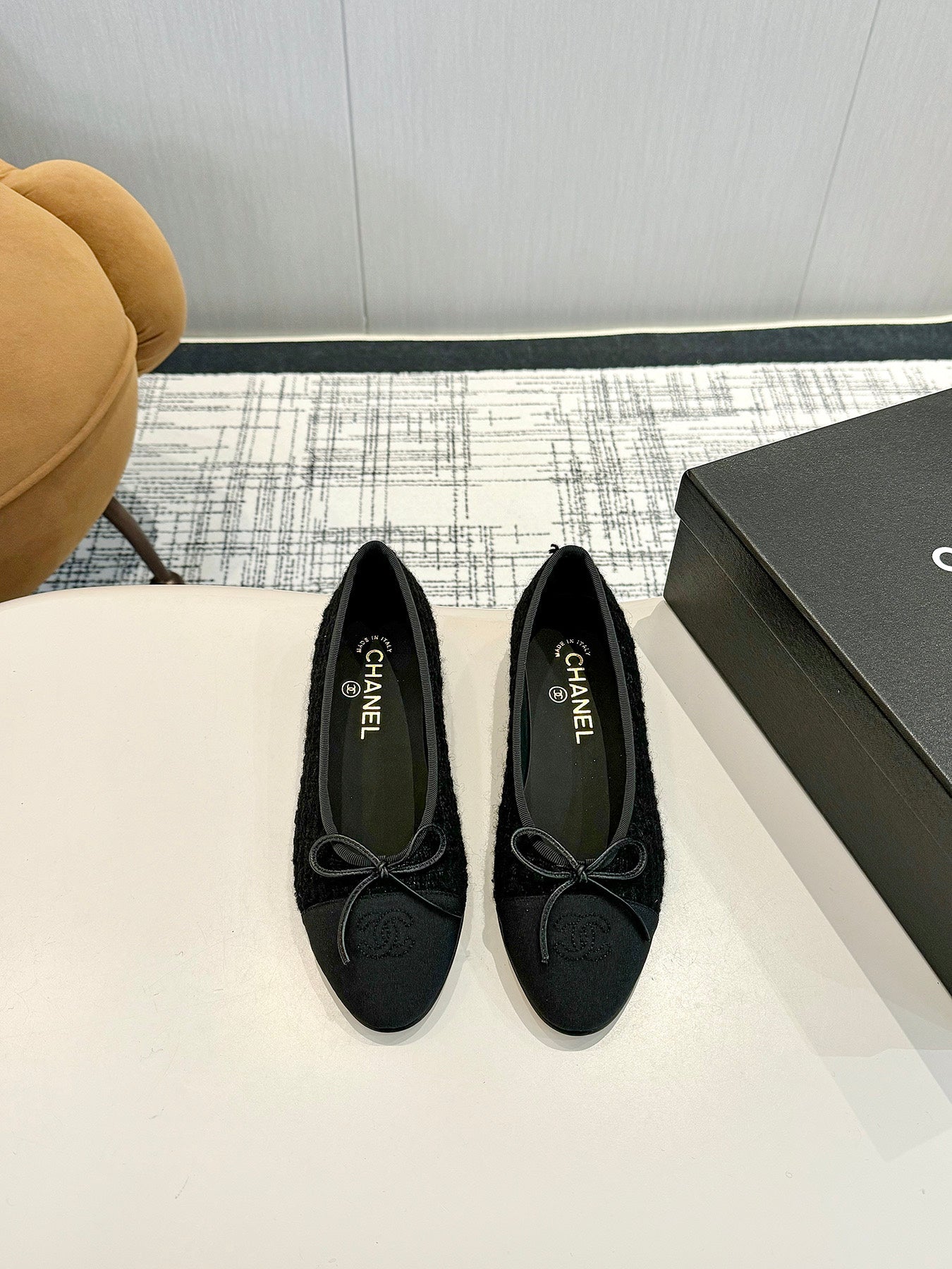 CHANEL BALLET FLATS IN BLACK TWEED AND FABRIC