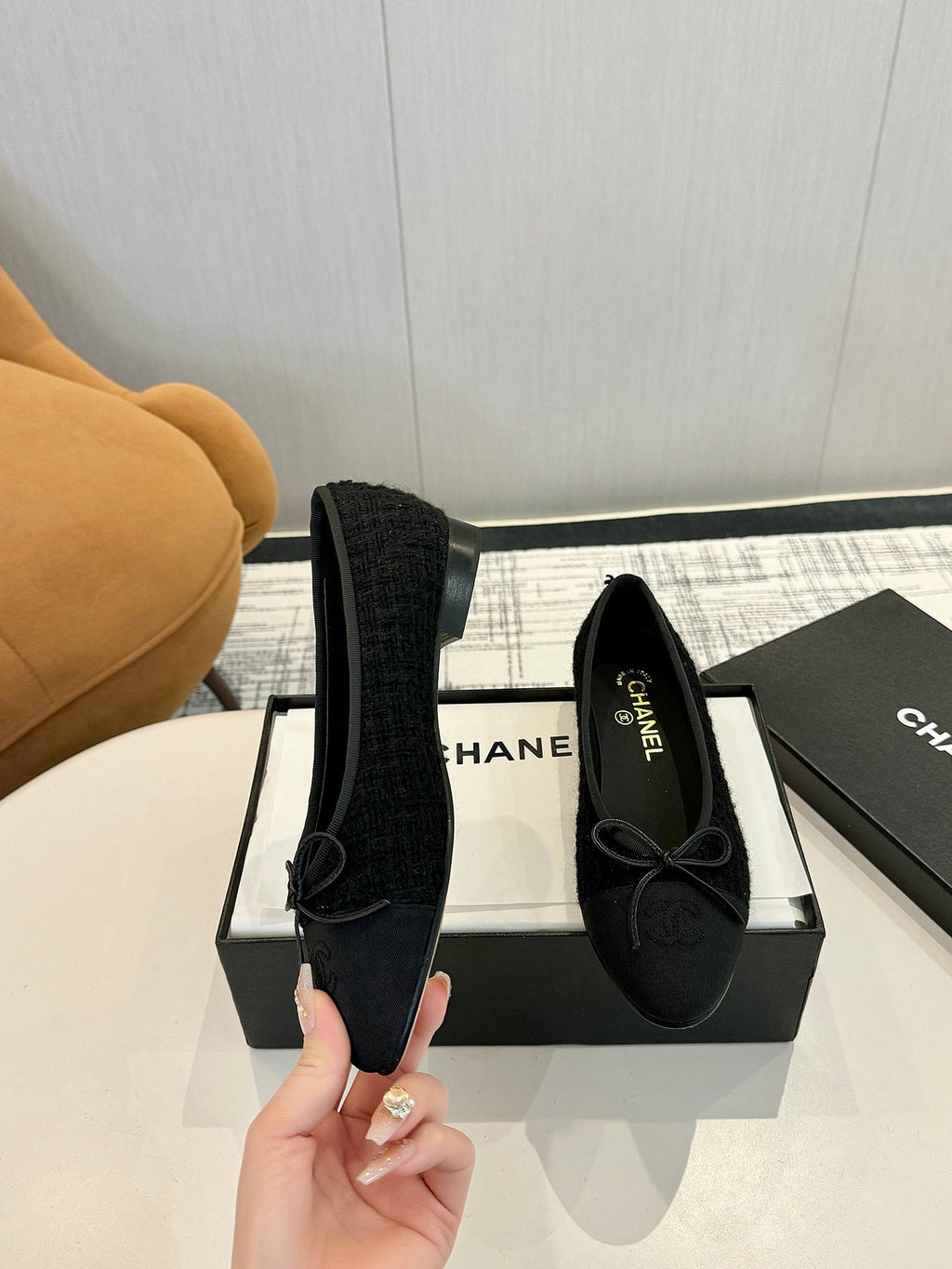 CHANEL BALLET FLATS IN BLACK TWEED AND FABRIC