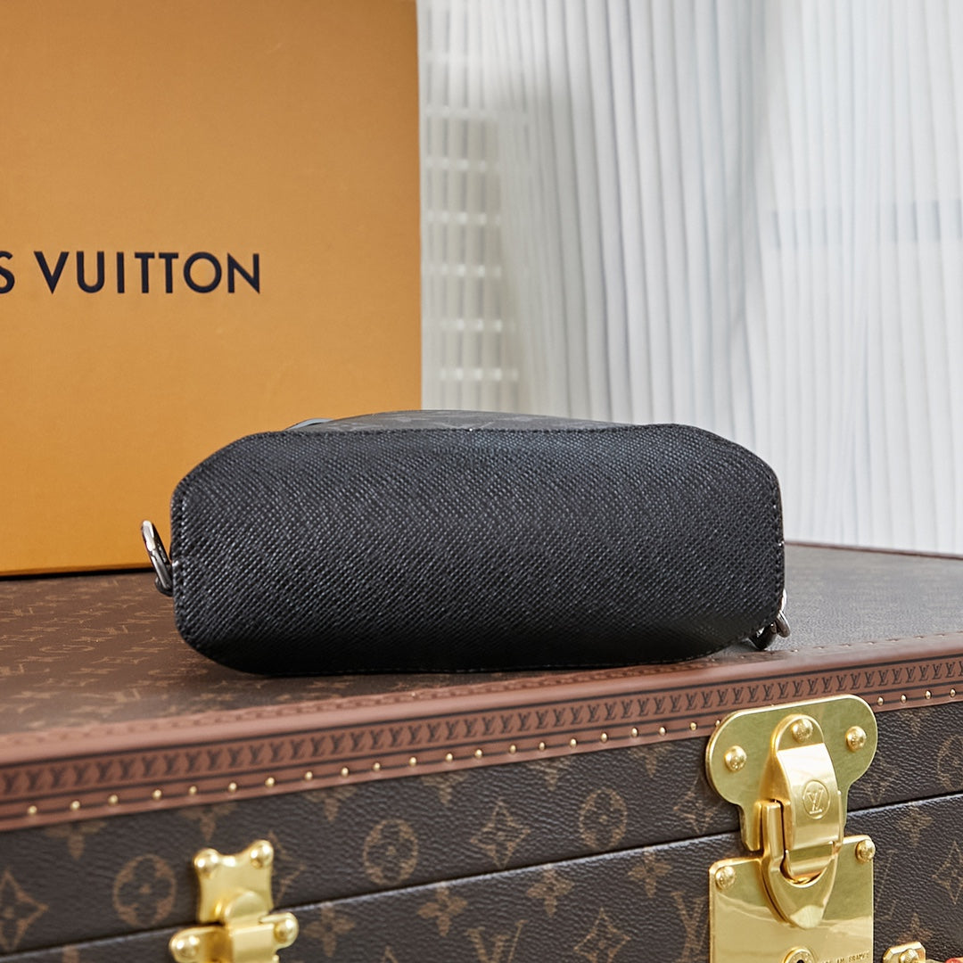 LOUIS VUITTON DUO CROSSBAG 42 IN BLACK MONOGRAM ECLIPSE CANVAS