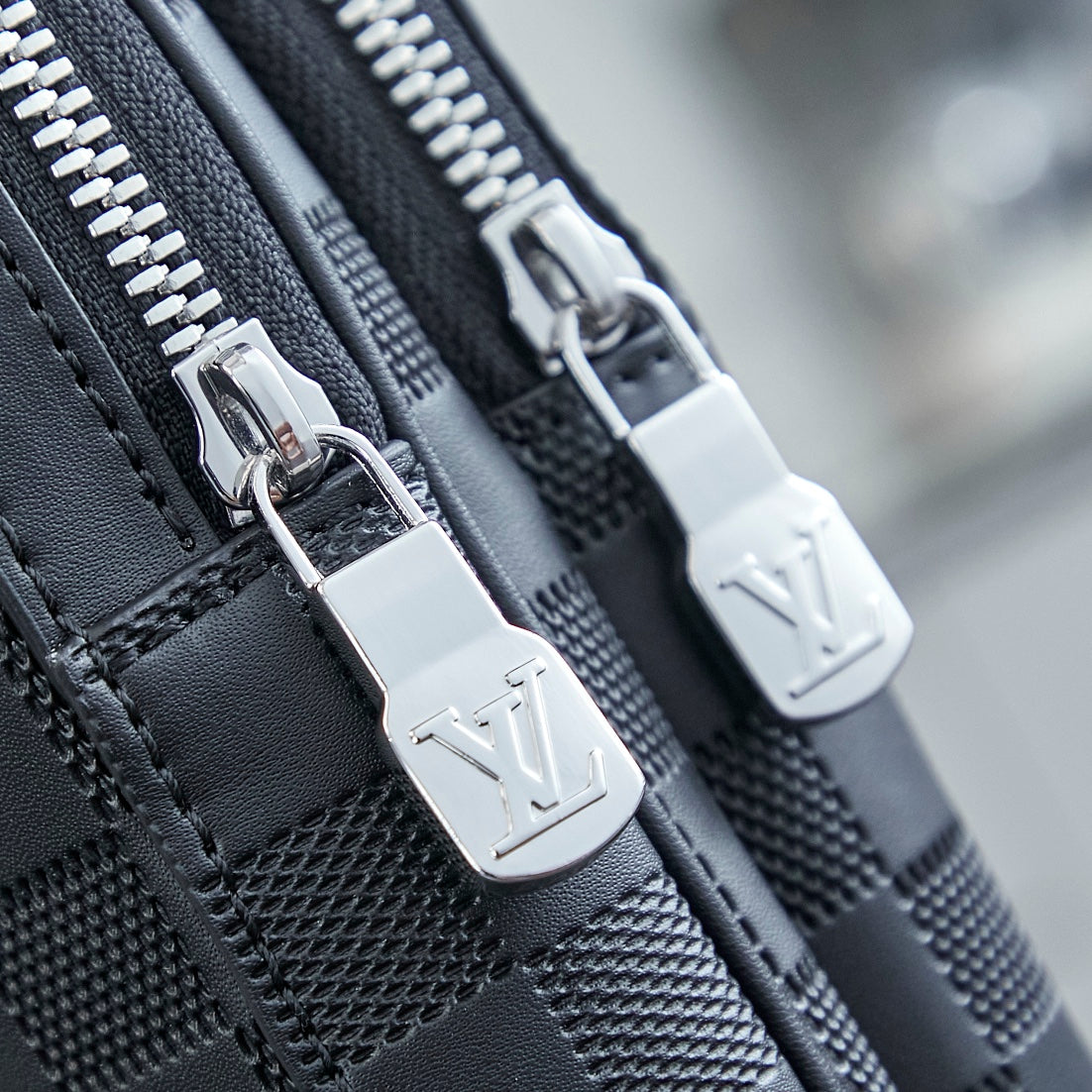 LOUIS VUITTON AVENUE SLINGBAG 31 IN BLACK DAMIER INFINI CALFSKIN
