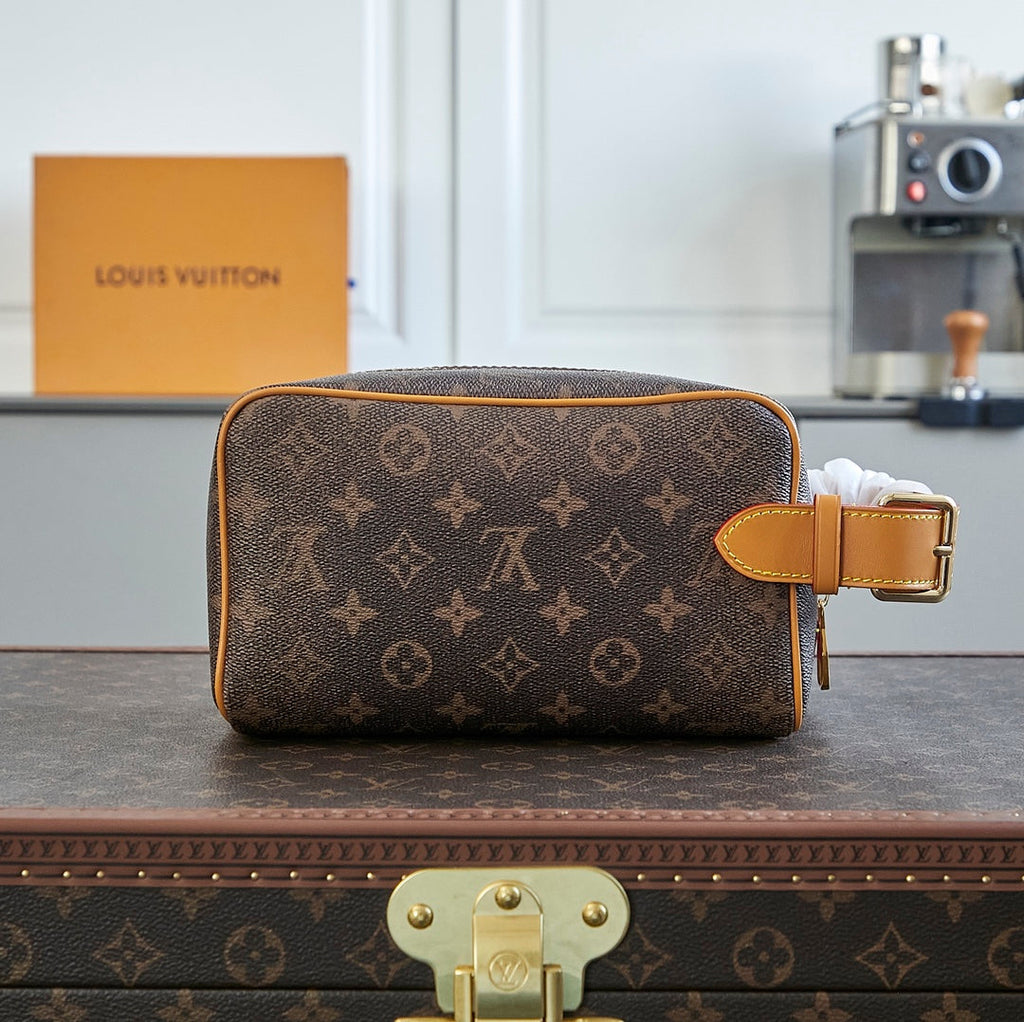 LOUIS VUITTON LOCKER DOPP KIT 23 IN BROWN MONOGRAM DUST CANVAS