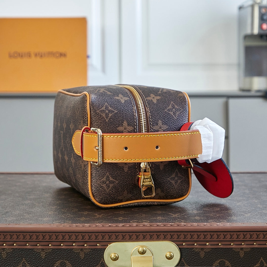 LOUIS VUITTON LOCKER DOPP KIT 23 IN BROWN MONOGRAM DUST CANVAS