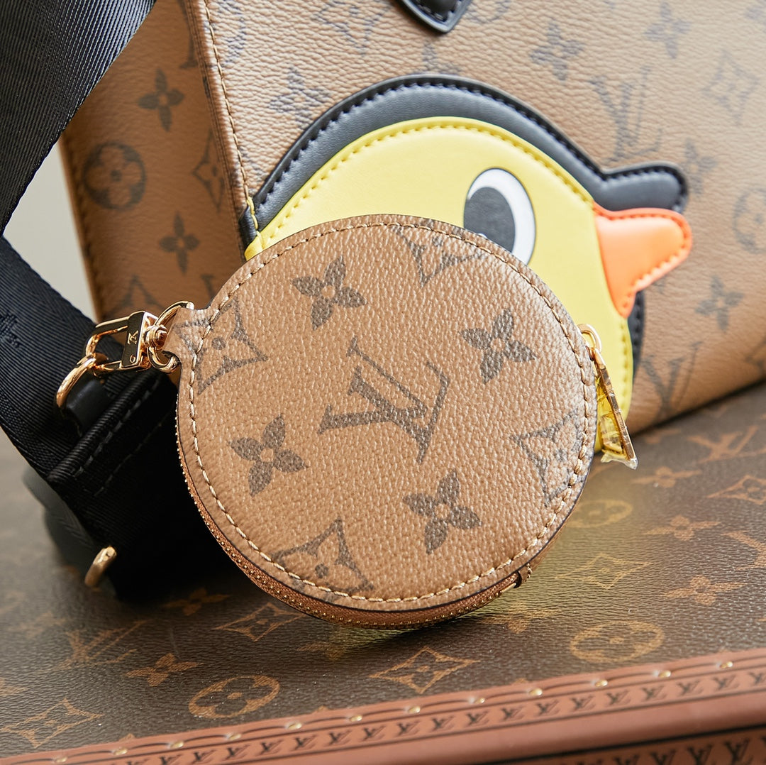 LOUIS VUITTON ONTHEGO PM 25 IN BROWN MONOGRAM CANVAS WITH DUCK SHAPE