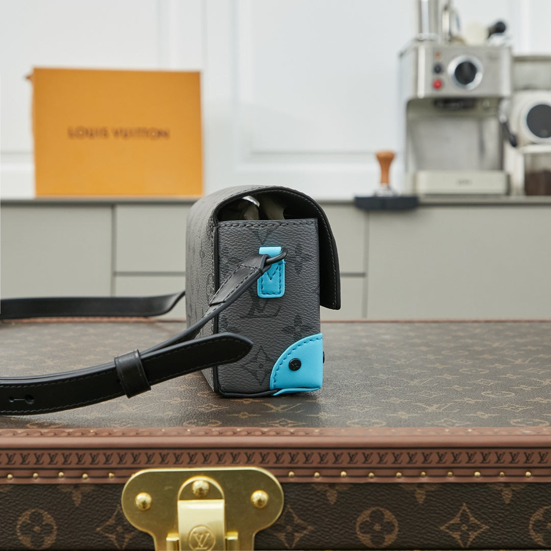 LOUIS VUITTON STEAMER 18 IN GUN METAL MONOGRAM ECLIPSE CANVAS MIX TURQUOISE CALFSKIN
