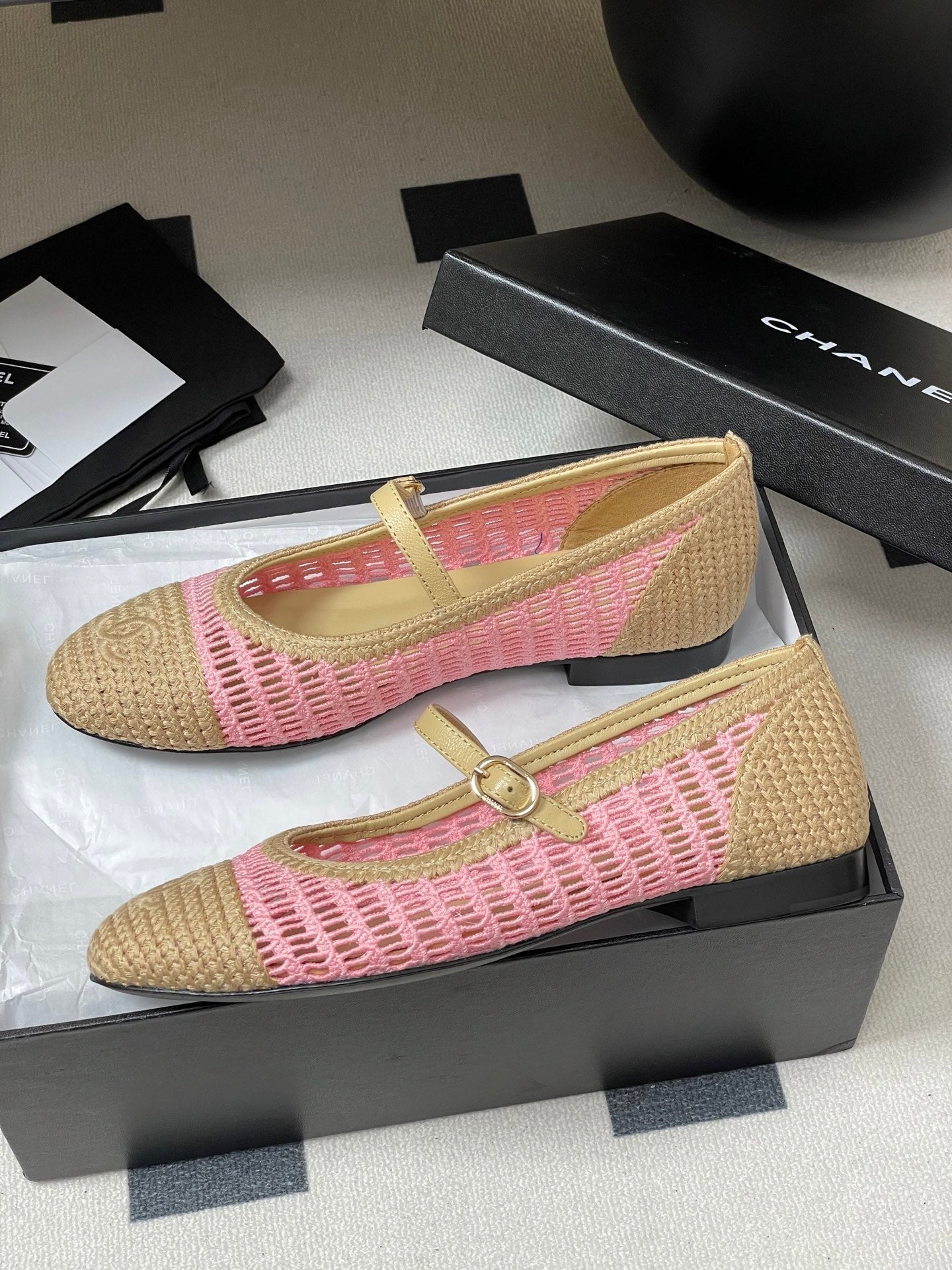 CHANEL BALLET MARY JANE 10MM IN NATURAL BEIGE AND PINK RAFFIA