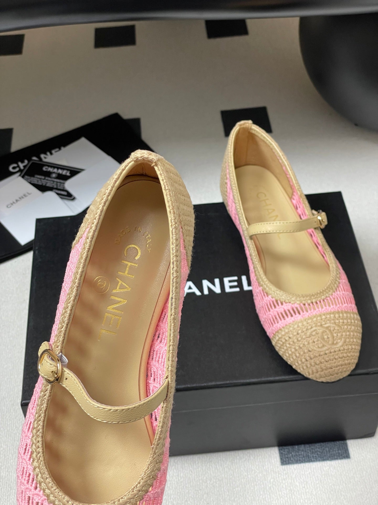CHANEL BALLET MARY JANE 10MM IN NATURAL BEIGE AND PINK RAFFIA
