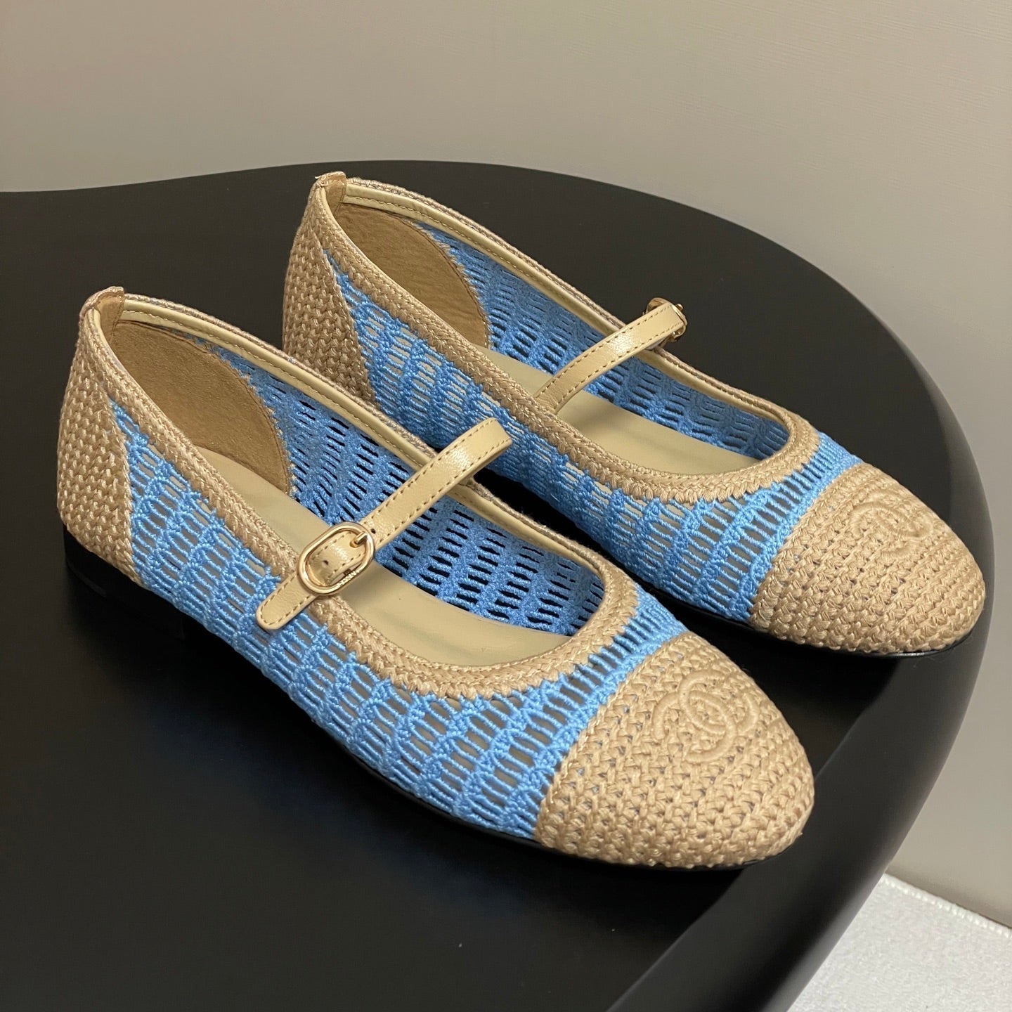CHANEL BALLET MARY JANE 10MM IN NATURAL BEIGE AND BLUE RAFFIA