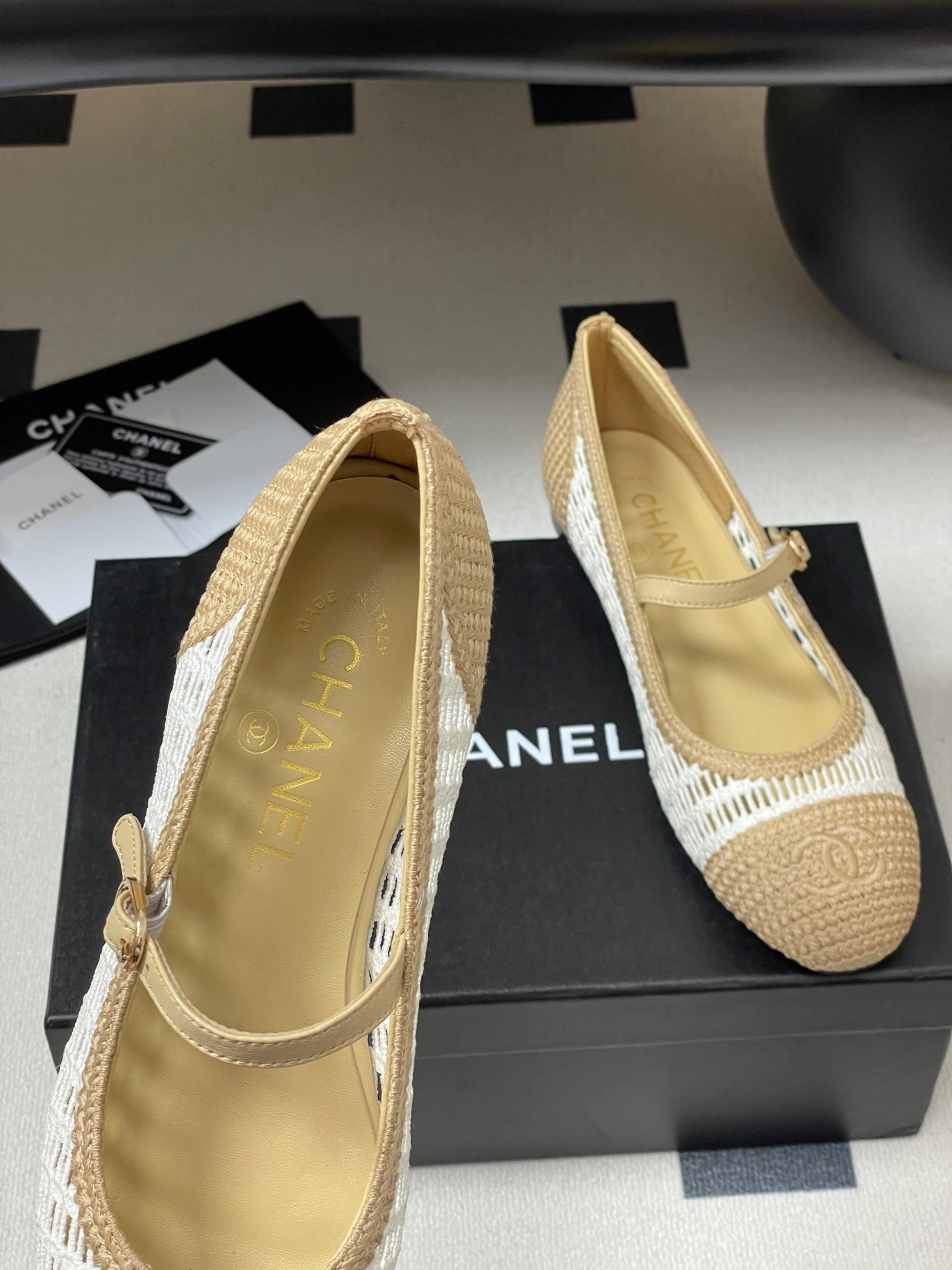 CHANEL BALLERINAS IN WHITE MIX PEANUT BROWN RAFFIA
