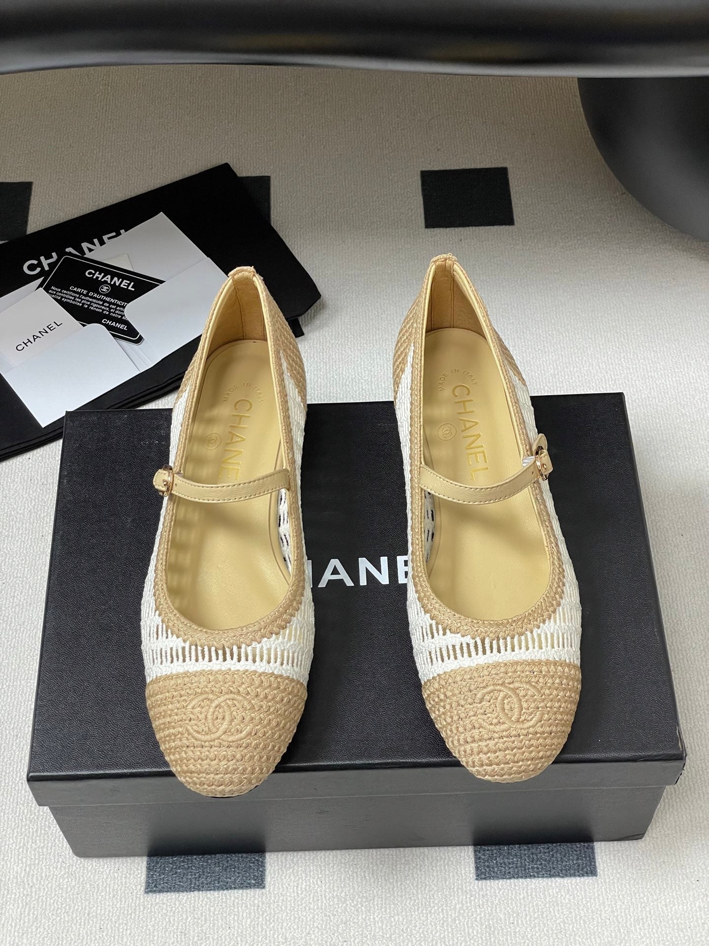 CHANEL BALLERINAS IN WHITE MIX PEANUT BROWN RAFFIA