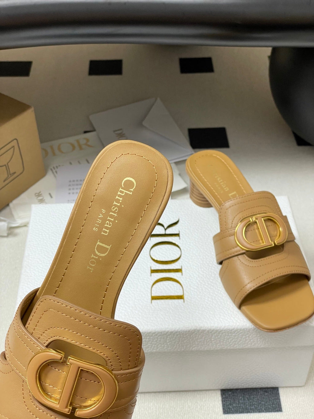 DIOR HIGH HEEL CLASSIC MONTAIGNE 40 MM 25S IN LIGHT BROWN LAMBSKIN WITH CD LOGO