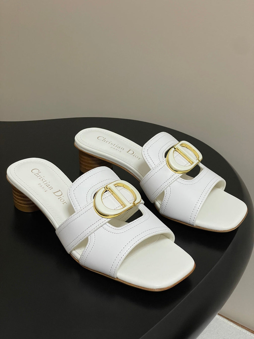DIOR HIGH HEEL CLASSIC MONTAIGNE 40 MM 25S IN WHITE LAMBSKIN WITH CD LOGO