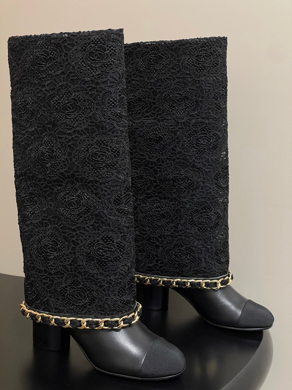 CHANEL FLORAL BOOTS 60MM IN BLACK CALFSKIN WITH GOLD CHAIN