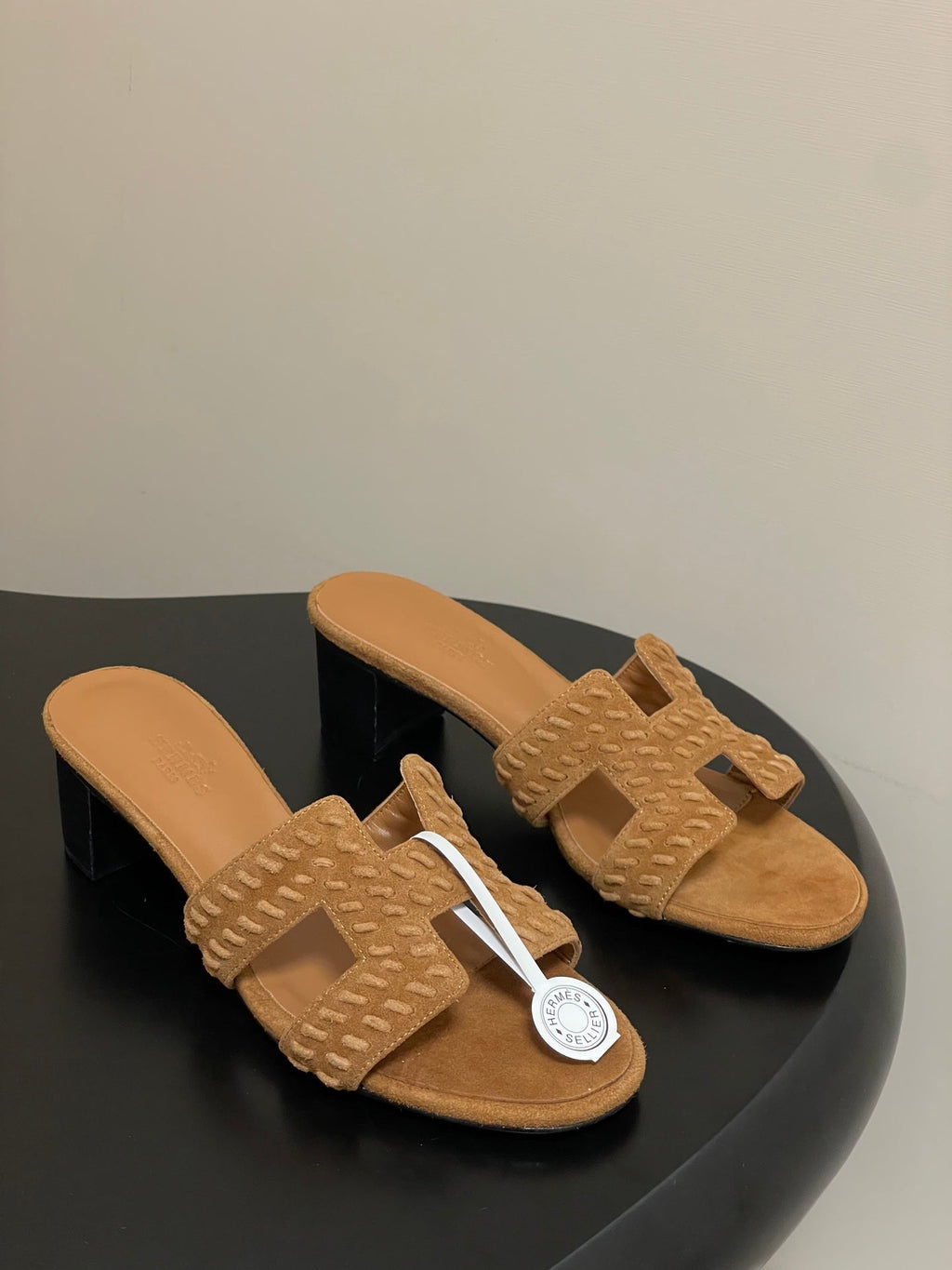 HERMES 25S ORAN HIGH‑HEEL SANDAL IN LIGHT BROWN SUEDE AND LAMBSKIN