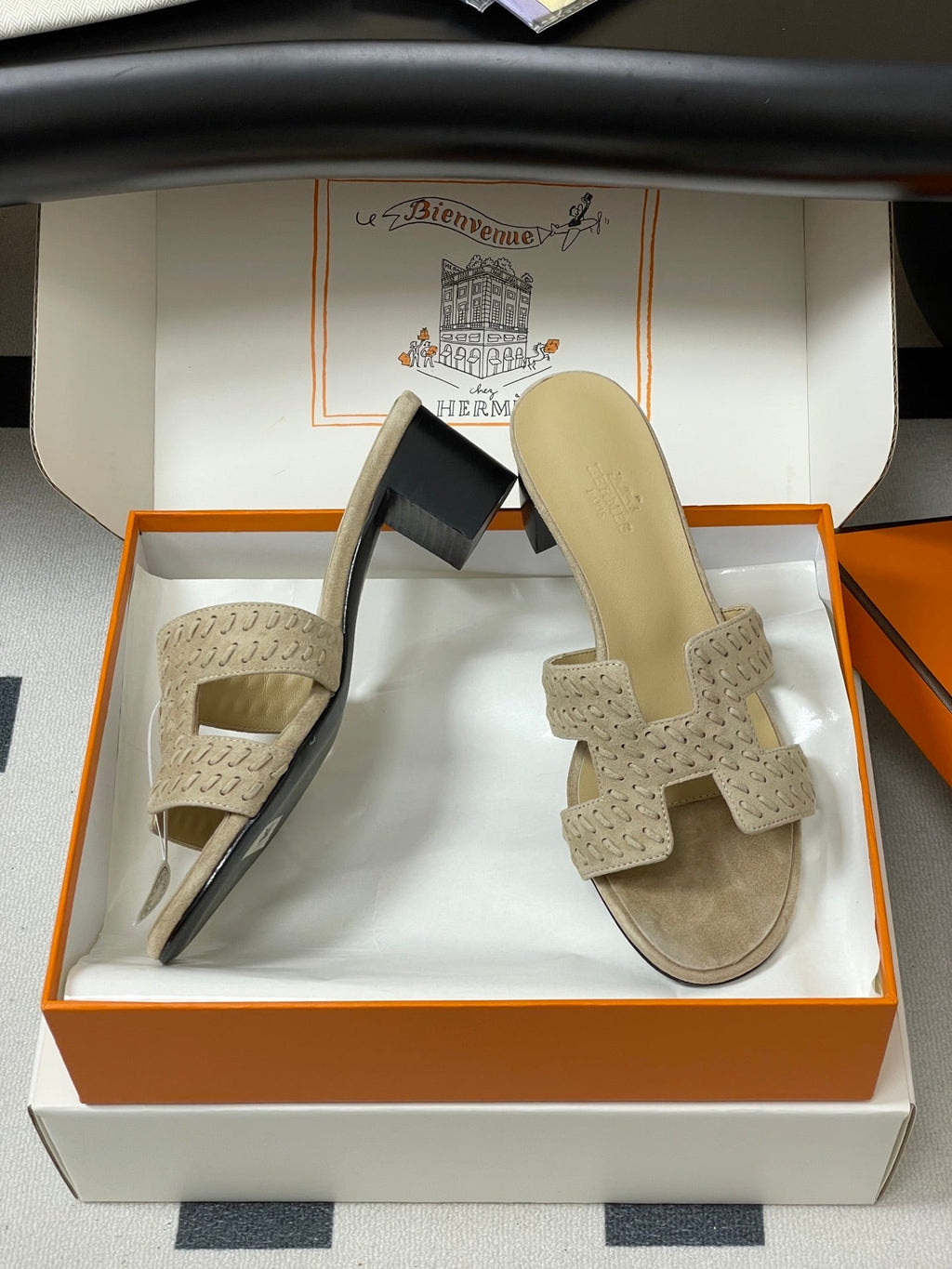 HERMES 25S ORAN HIGH‑HEEL SANDAL IN BEIGE SUEDE AND LAMBSKIN