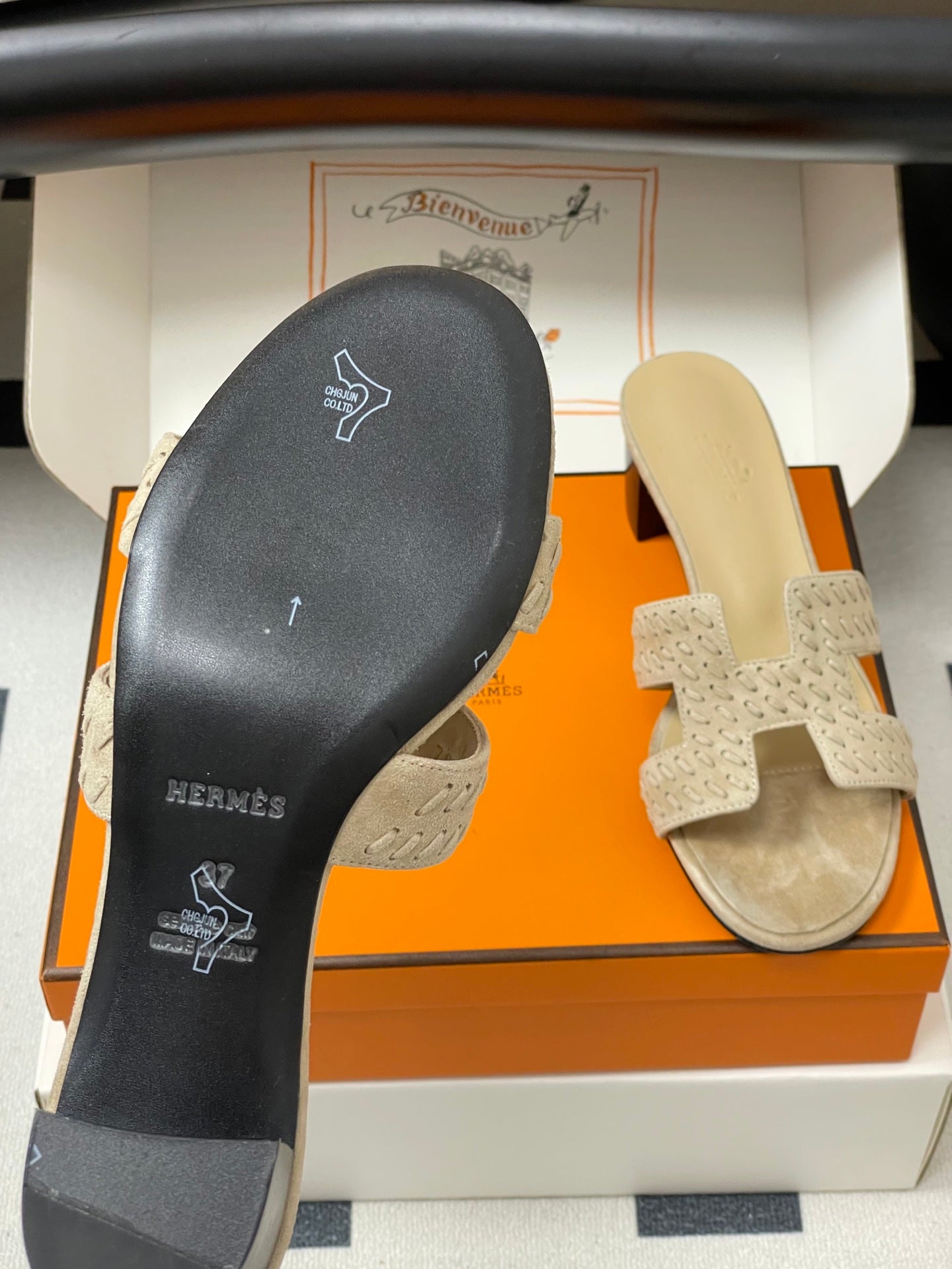 HERMES 25S ORAN HIGH‑HEEL SANDAL IN BEIGE SUEDE AND LAMBSKIN