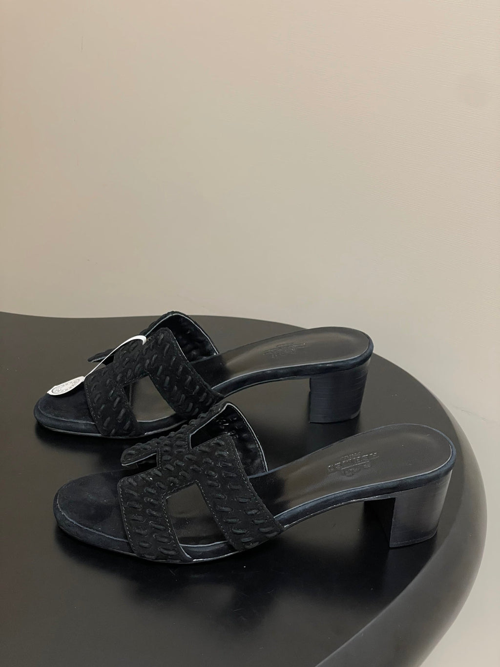 HERMES 25S ORAN HIGH‑HEEL SANDAL IN BLACK SUEDE AND LAMBSKIN