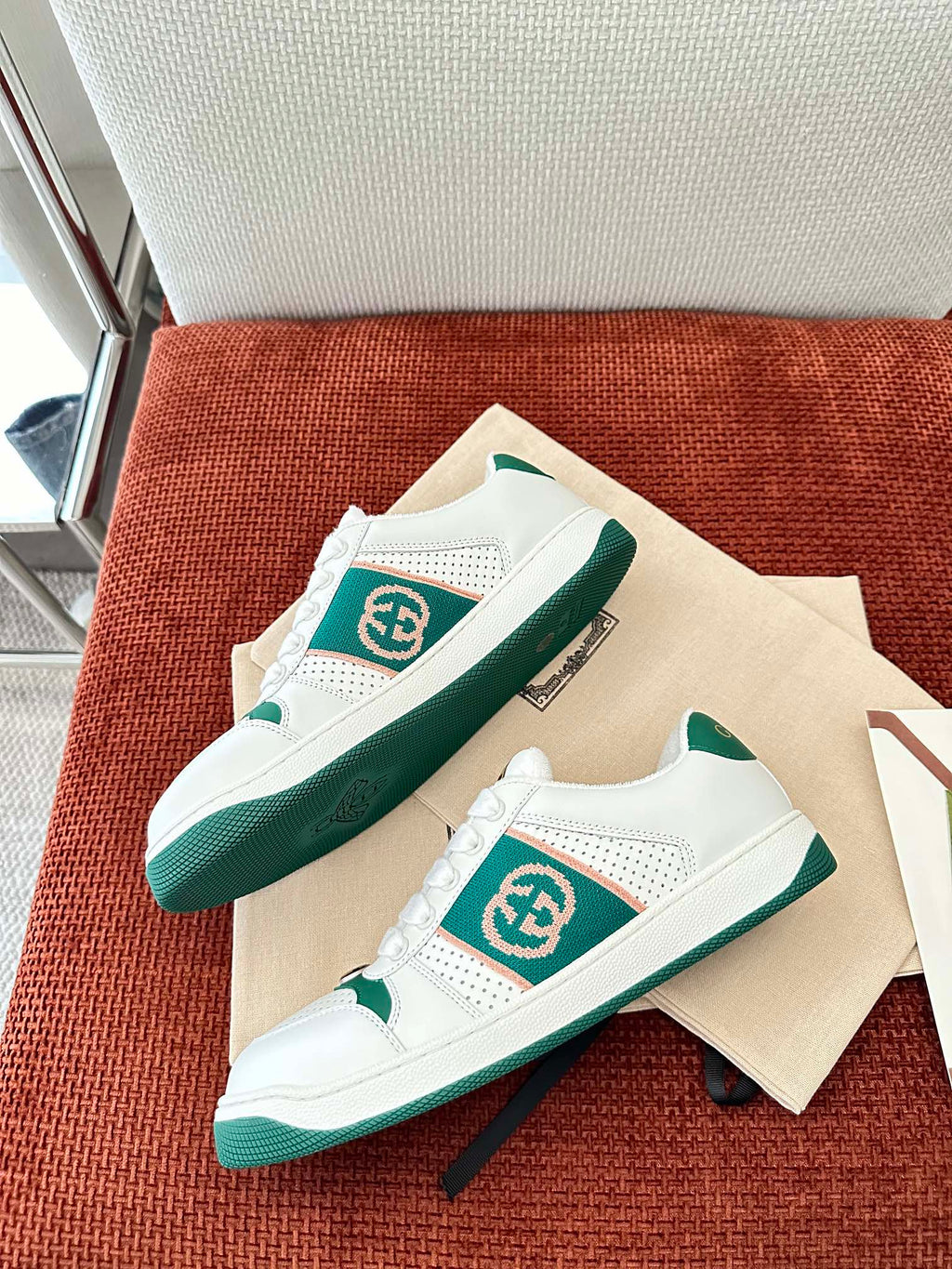 GUCCI SCREENER SNEAKER WHITE AND DARK GREEN CALFSKIN