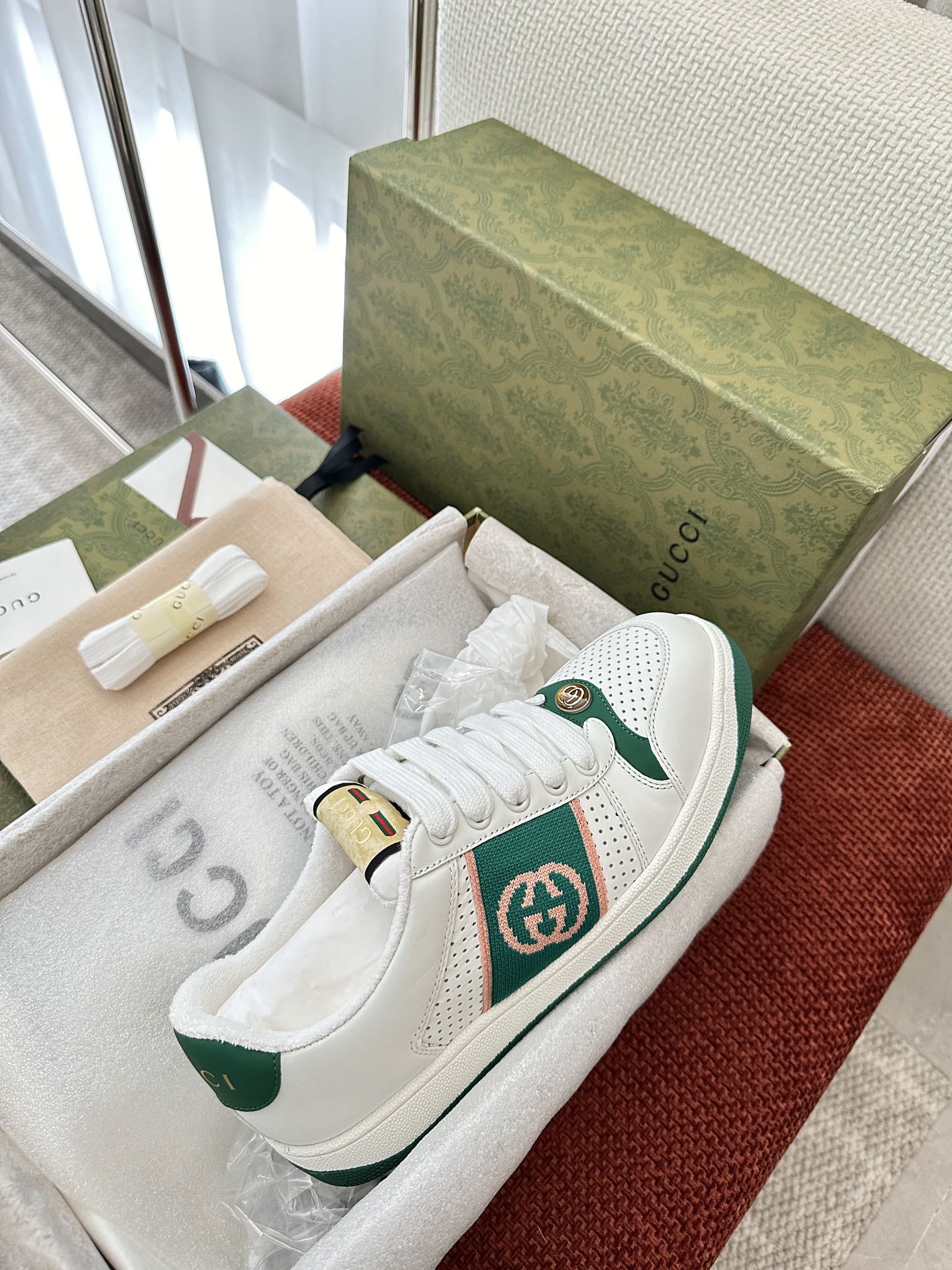 GUCCI SCREENER SNEAKER WHITE AND DARK GREEN CALFSKIN