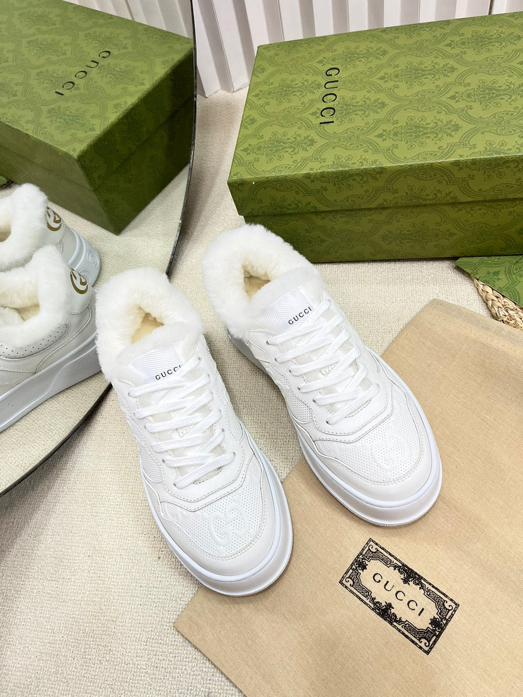 GUCCI SNEAKER IN RICE WHITE CALFSKIN AND LAMB WOOL LINING
