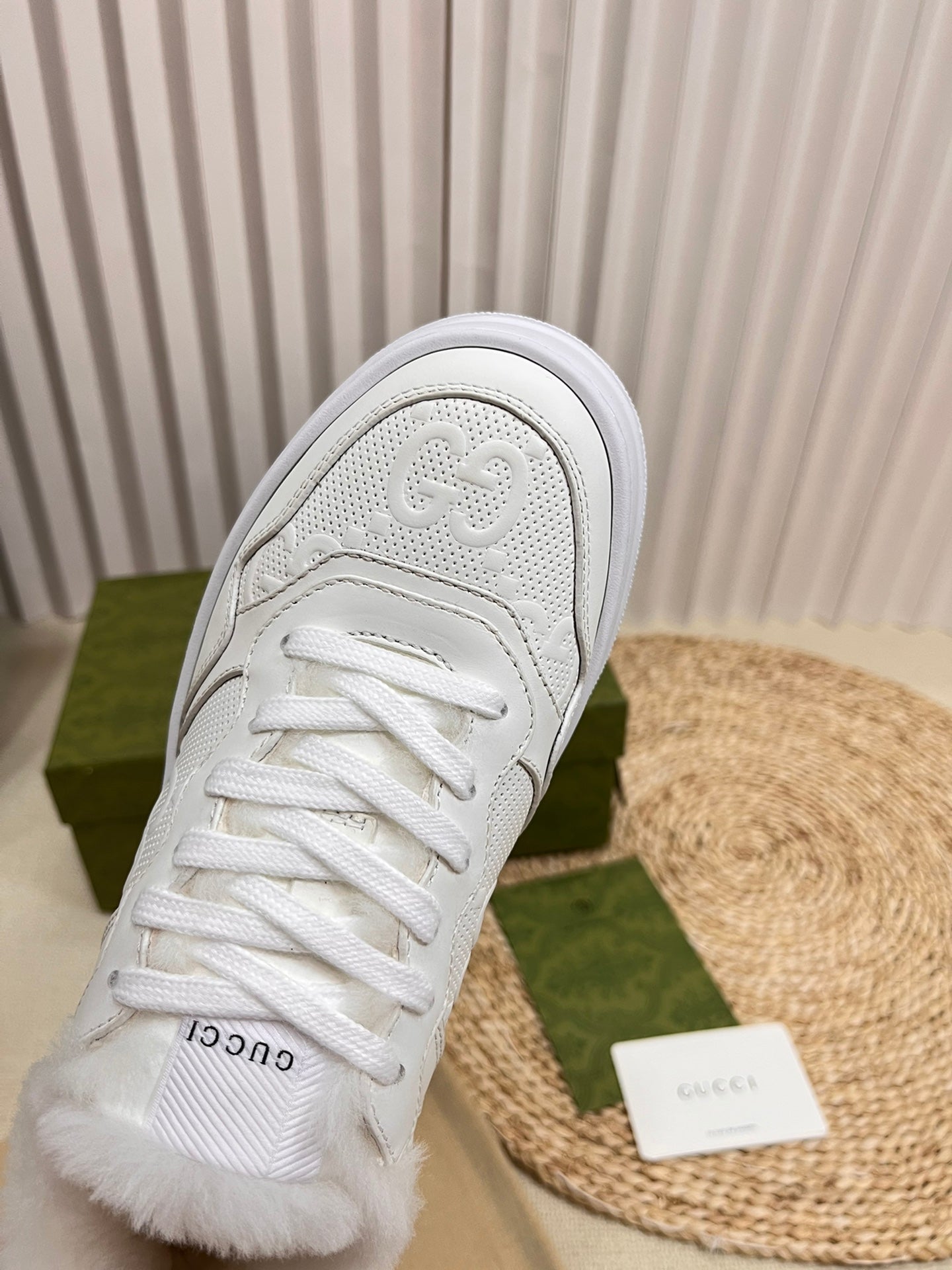 GUCCI SNEAKER IN RICE WHITE CALFSKIN AND LAMB WOOL LINING