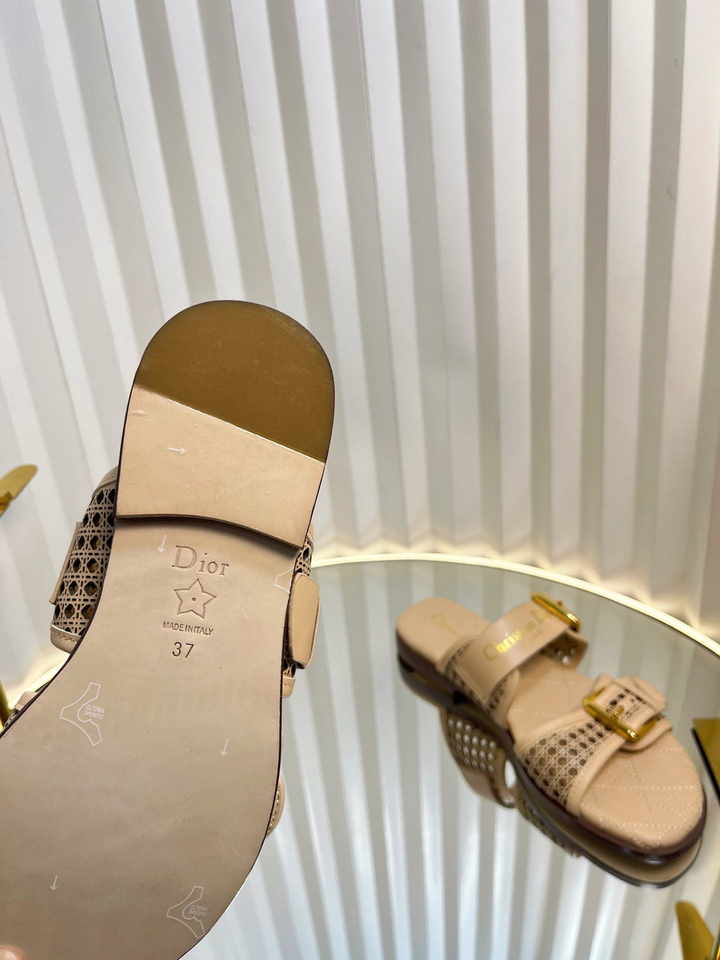 DIOR D-AVENUE SLIDES 25S IN BEIGE CALFSKIN MICRO CANNAGE MOTIF