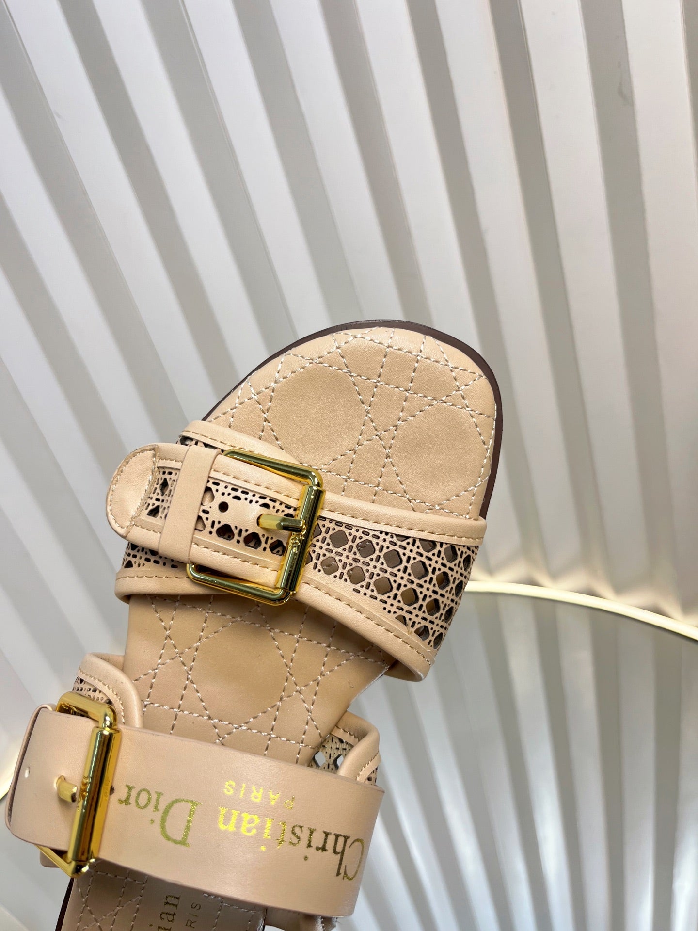 DIOR D-AVENUE SLIDES 25S IN BEIGE CALFSKIN MICRO CANNAGE MOTIF