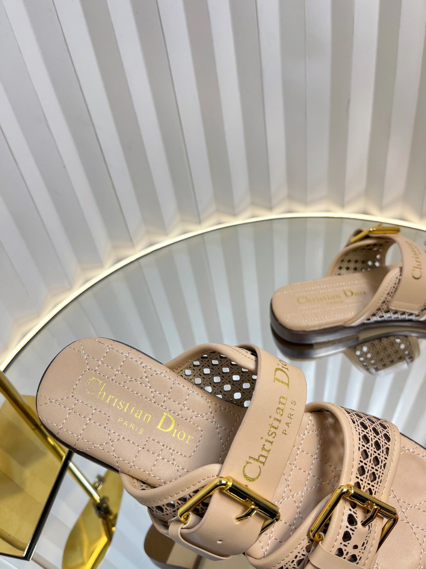 DIOR D-AVENUE SLIDES 25S IN BEIGE CALFSKIN MICRO CANNAGE MOTIF