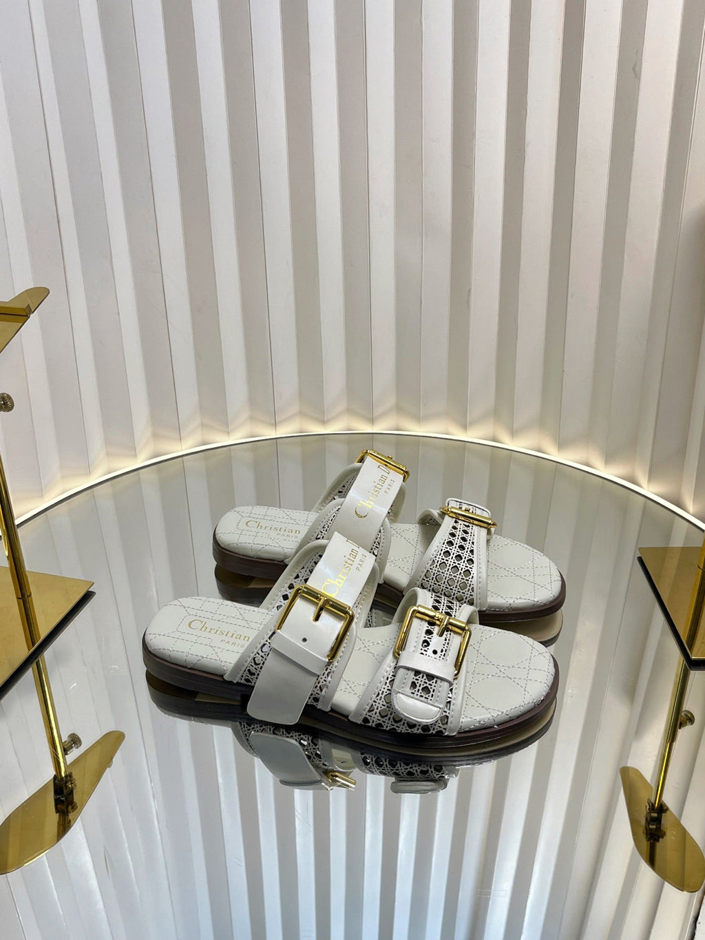 DIOR D-AVENUE SLIDES 25S IN WHITE CALFSKIN MICRO CANNAGE MOTIF