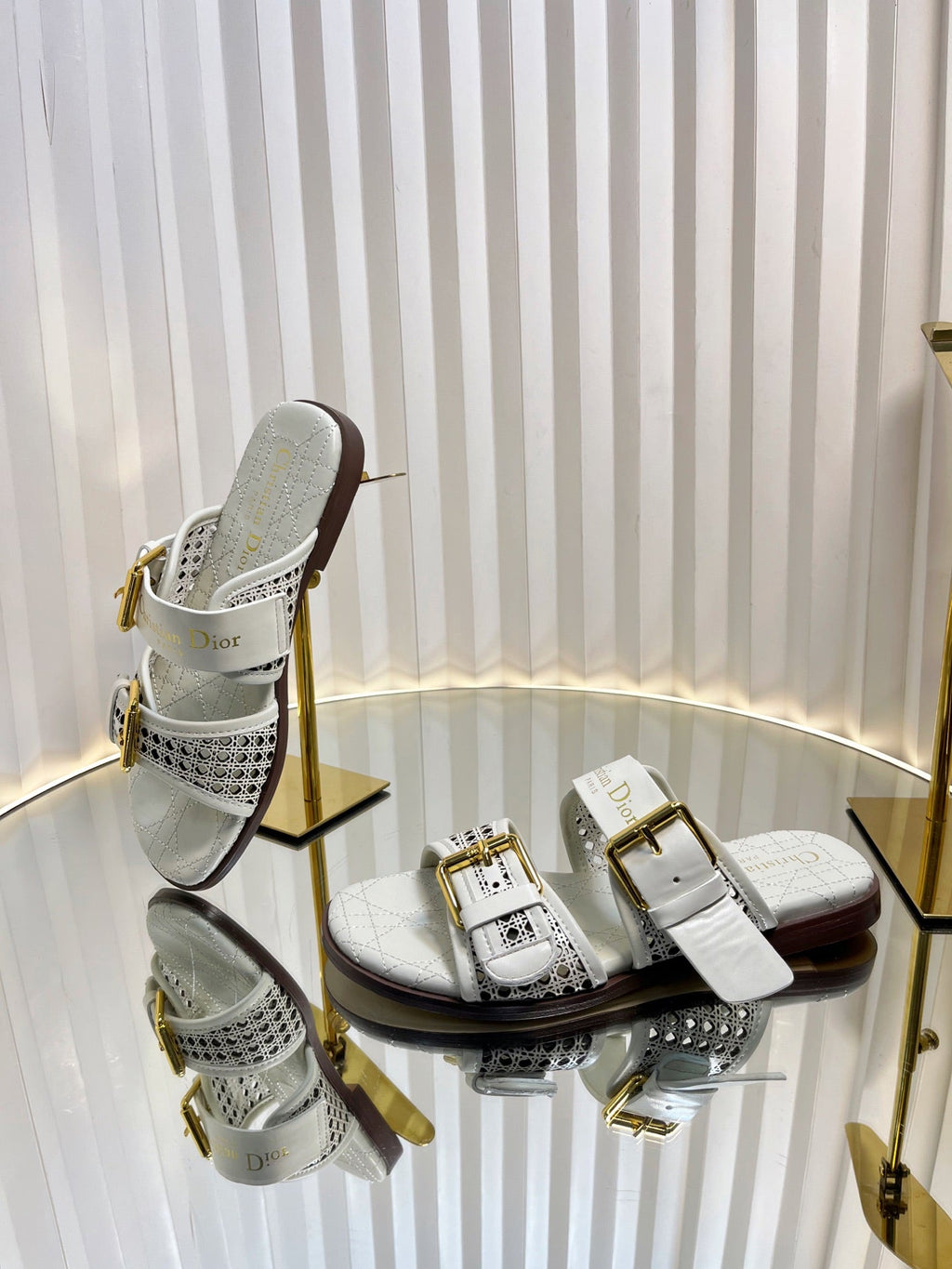 DIOR D-AVENUE SLIDES 25S IN WHITE CALFSKIN MICRO CANNAGE MOTIF