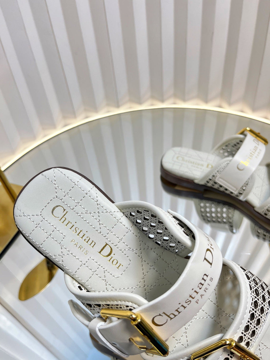 DIOR D-AVENUE SLIDES 25S IN WHITE CALFSKIN MICRO CANNAGE MOTIF