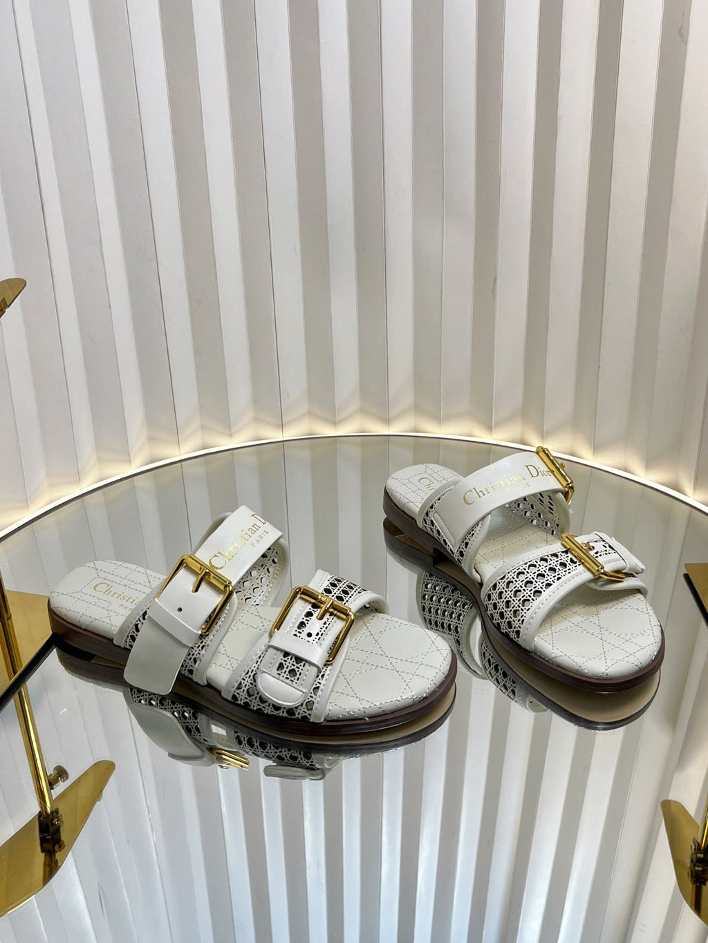 DIOR D-AVENUE SLIDES 25S IN WHITE CALFSKIN MICRO CANNAGE MOTIF