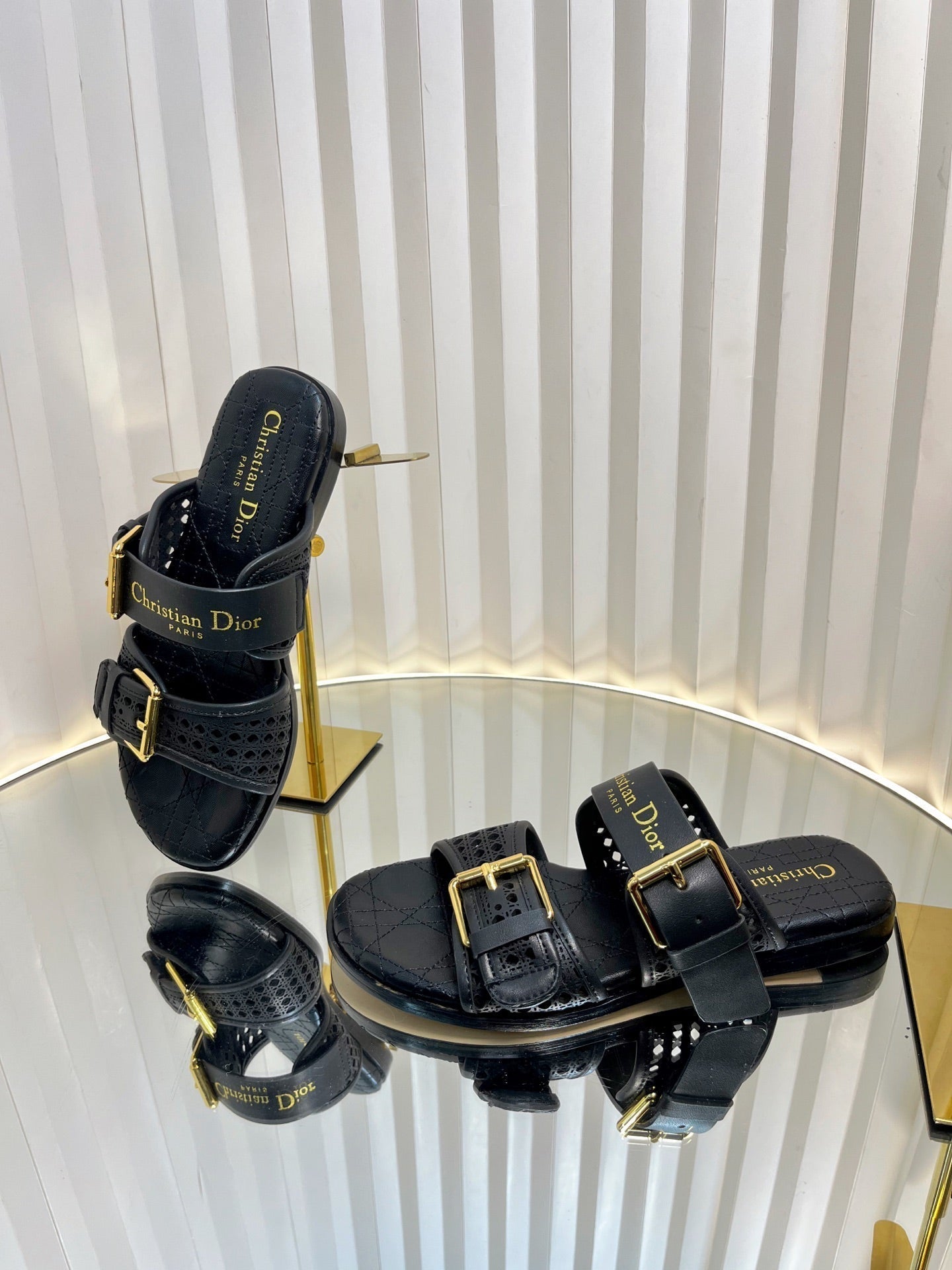 DIOR D-AVENUE SLIDES 25S IN BLACK CALFSKIN MICRO CANNAGE MOTIF