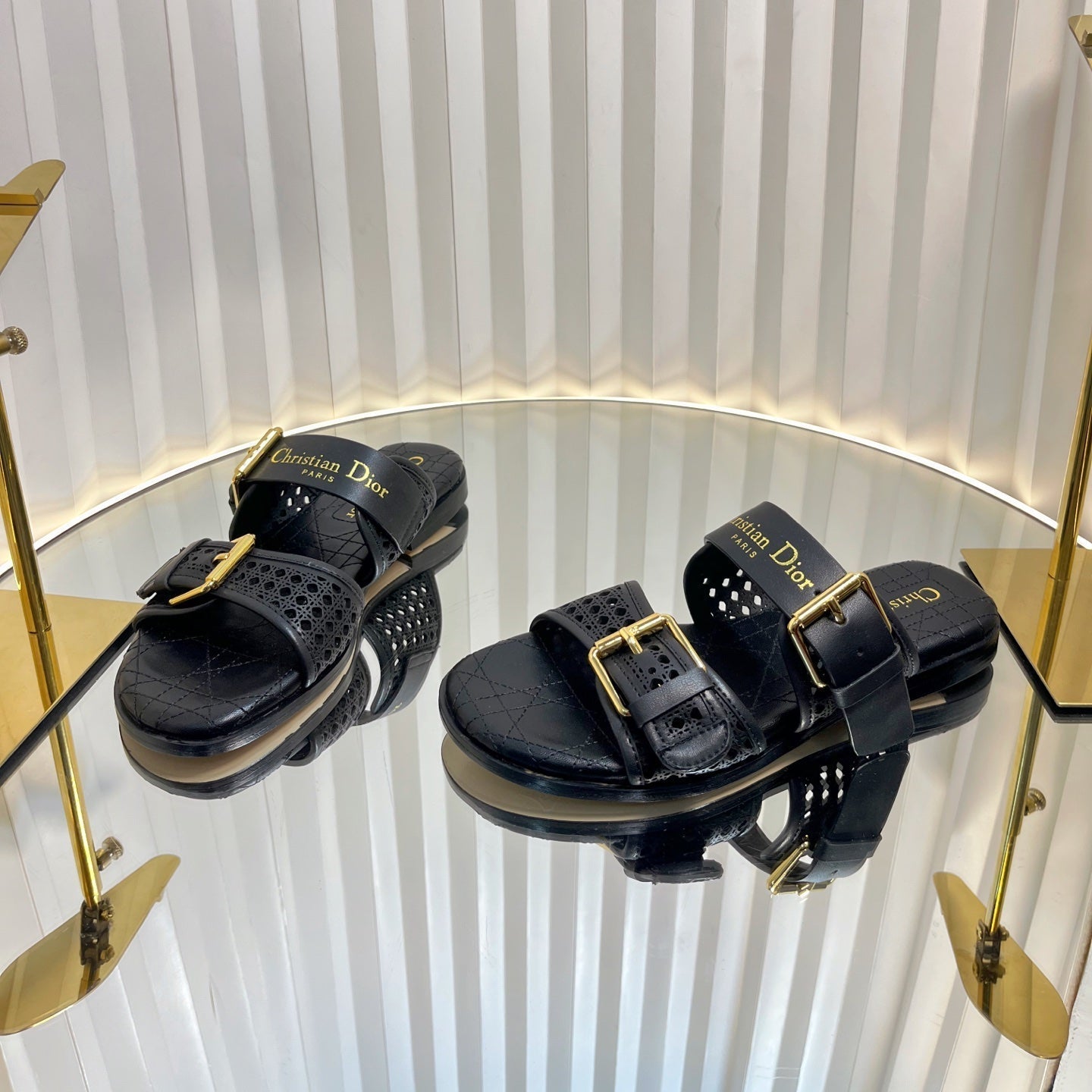 DIOR D-AVENUE SLIDES 25S IN BLACK CALFSKIN MICRO CANNAGE MOTIF