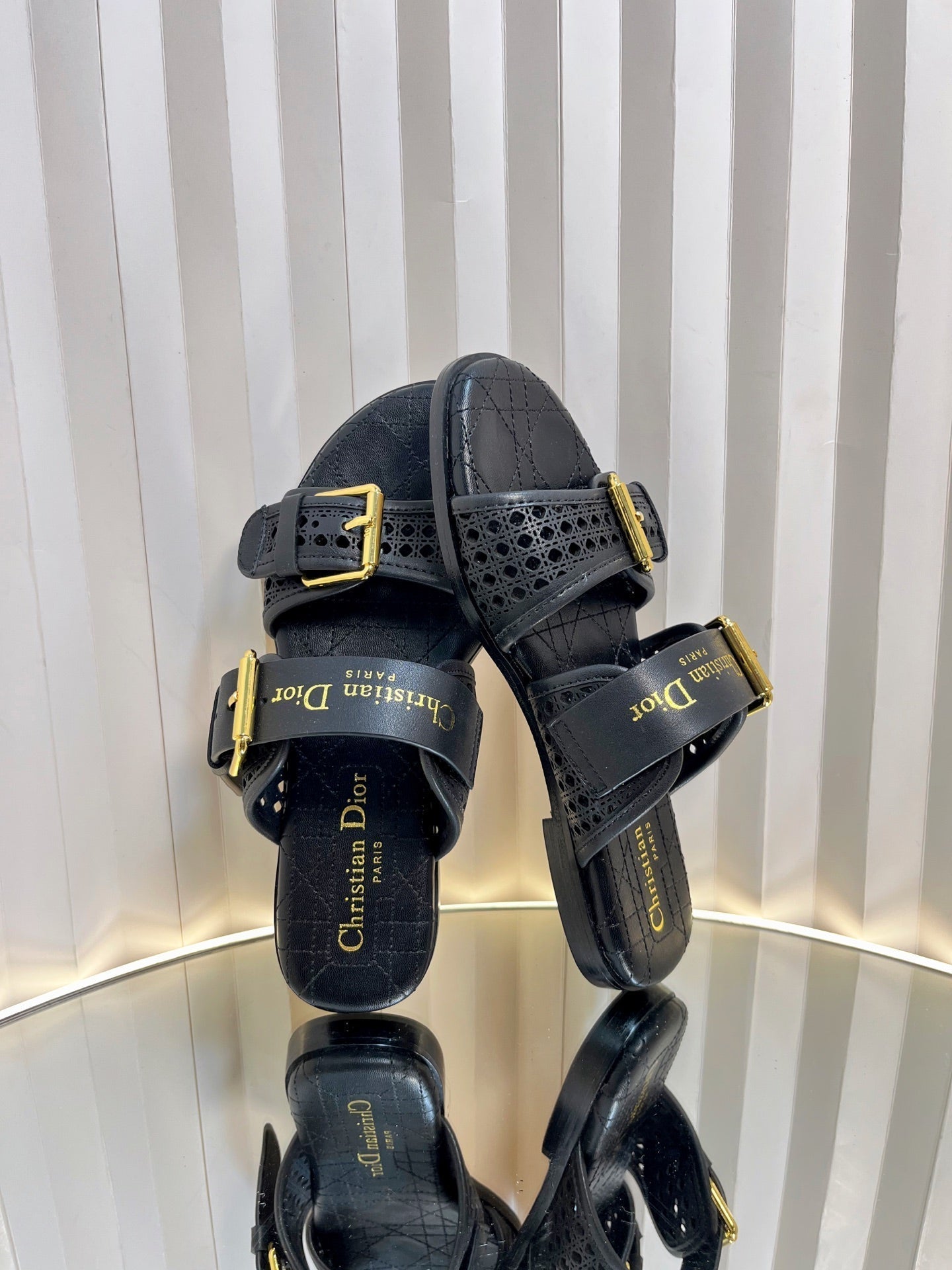 DIOR D-AVENUE SLIDES 25S IN BLACK CALFSKIN MICRO CANNAGE MOTIF