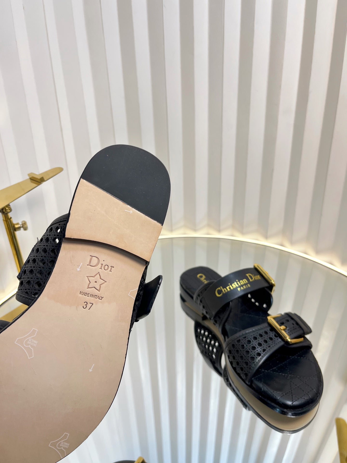 DIOR D-AVENUE SLIDES 25S IN BLACK CALFSKIN MICRO CANNAGE MOTIF