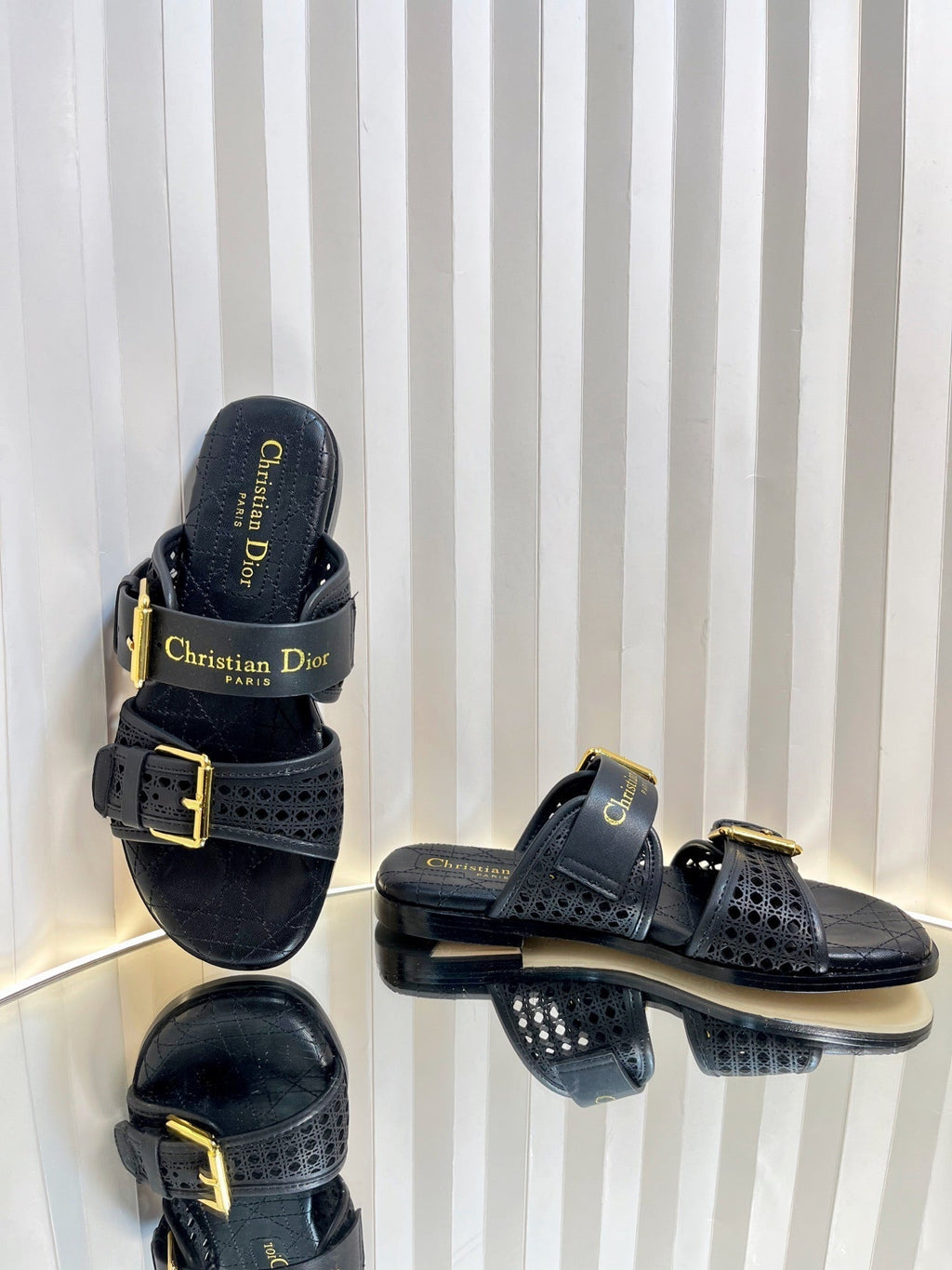 DIOR D-AVENUE SLIDES 25S IN BLACK CALFSKIN MICRO CANNAGE MOTIF