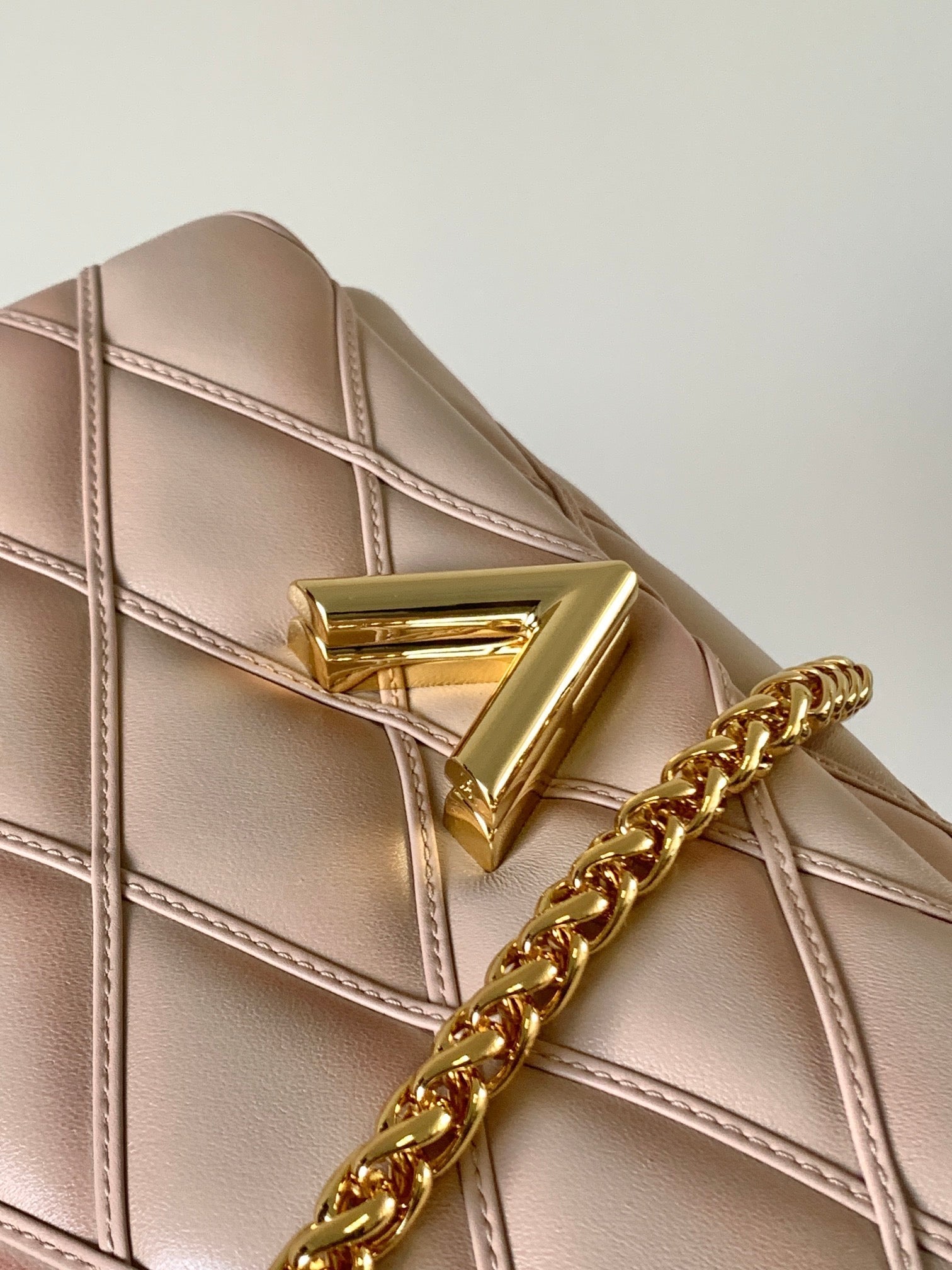 LOUIS VUITTON LV 25S GO-14 MM 23 IN LIGHT PINK QUILTED LAMBSKIN GOLD HARDWRE