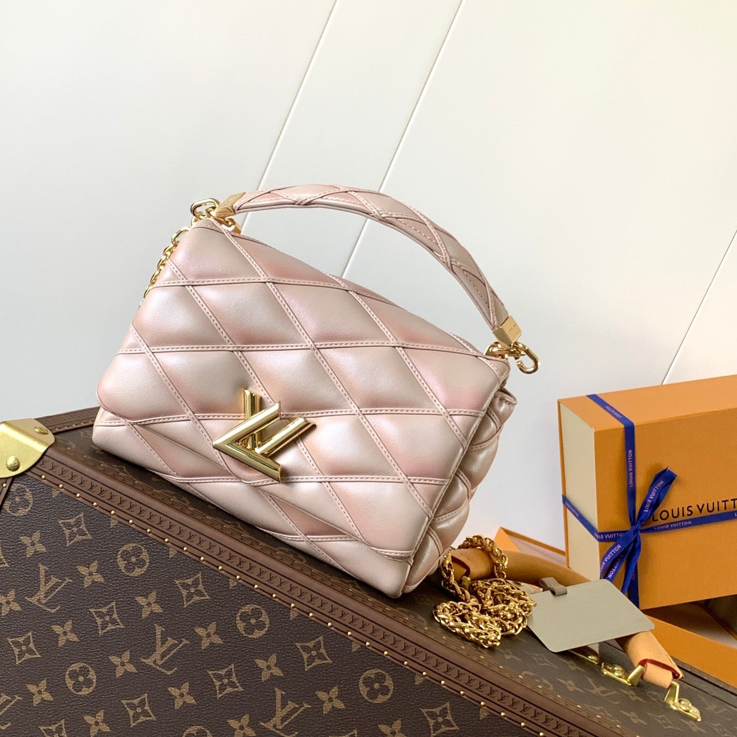 LOUIS VUITTON LV 25S GO-14 MM 23 IN LIGHT PINK QUILTED LAMBSKIN GOLD HARDWRE