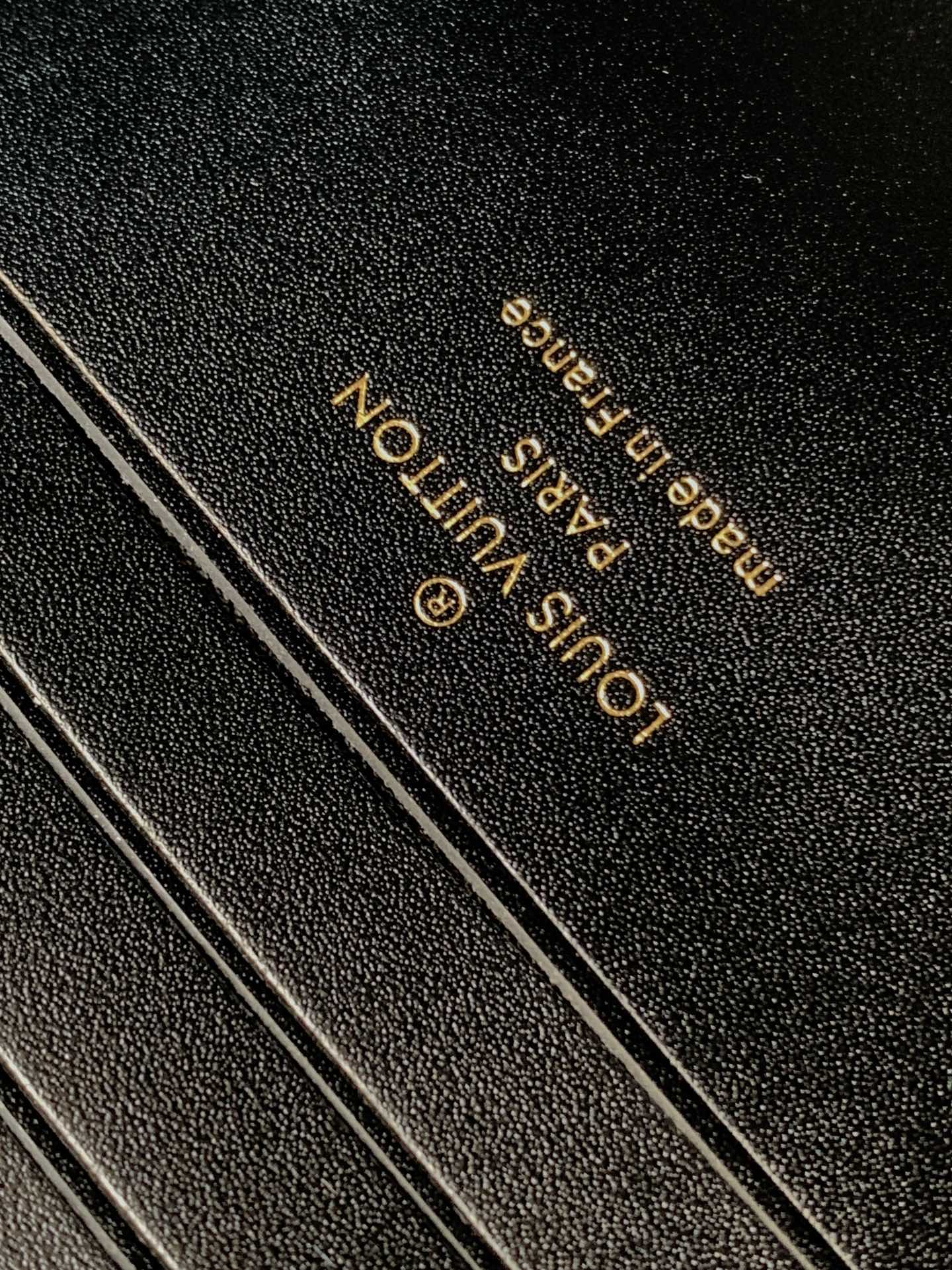 LOUIS VUITTON WALLET ON CHAIN CAPUCINES 23 IN BLACK SMOOTH CALFSKIN GOLD HARDWARE