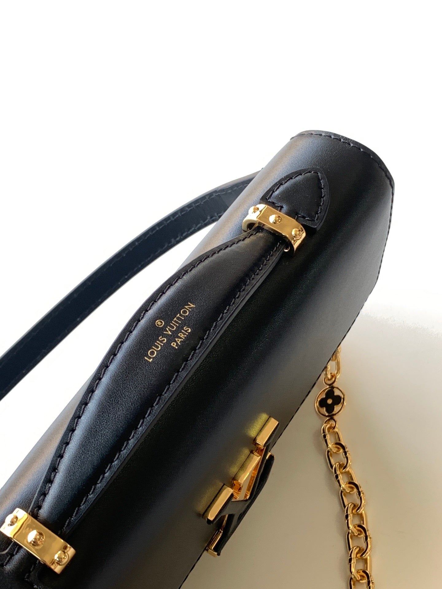 LOUIS VUITTON WALLET ON CHAIN CAPUCINES 23 IN BLACK SMOOTH CALFSKIN GOLD HARDWARE
